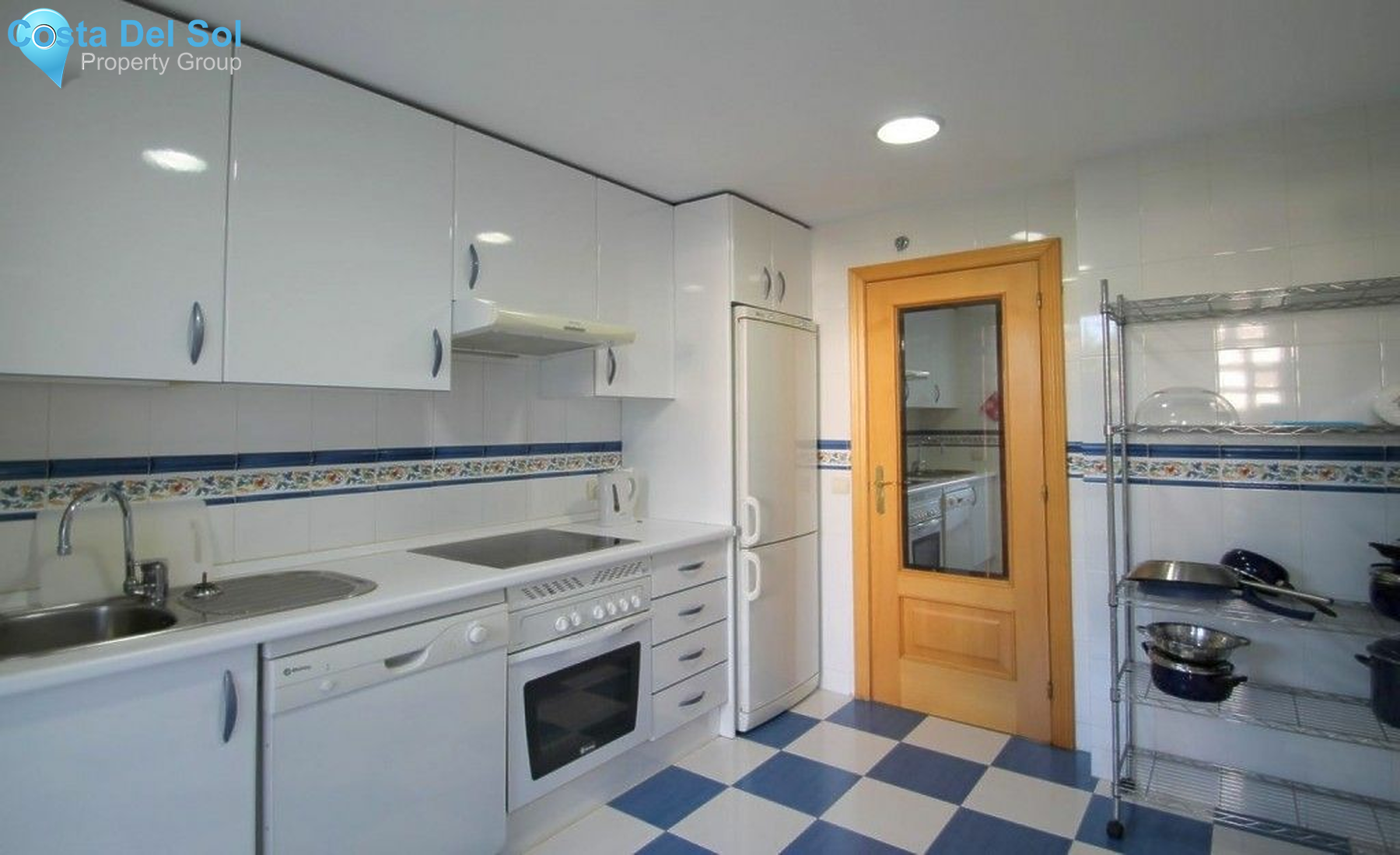 Middle Floor Apartment in New Golden Mile-1551516