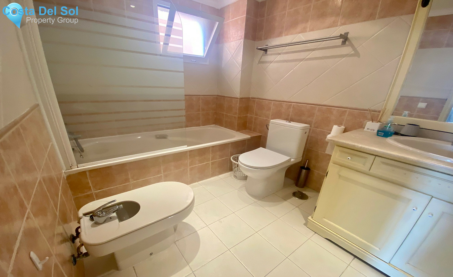 Middle Floor Apartment in Nueva Andalucía-1256421