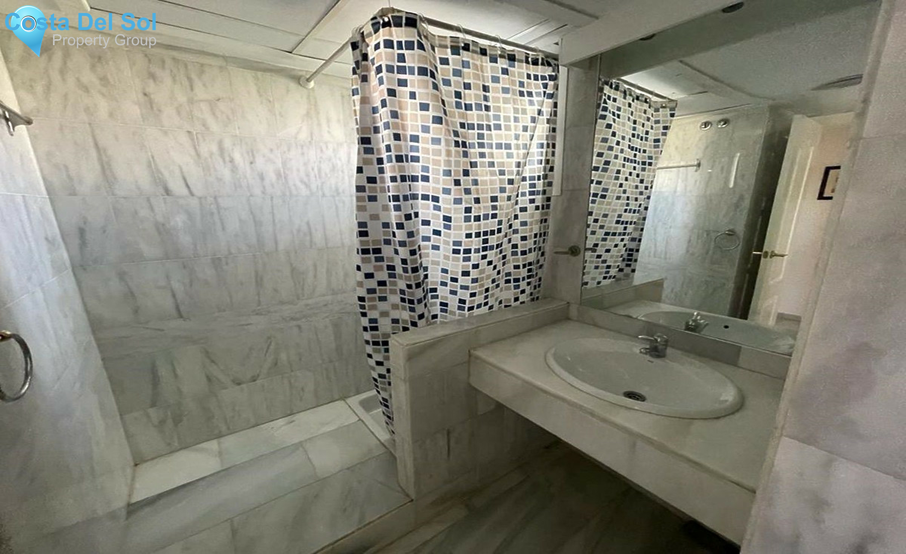 Middle Floor Apartment in Nueva Andalucía-1299309