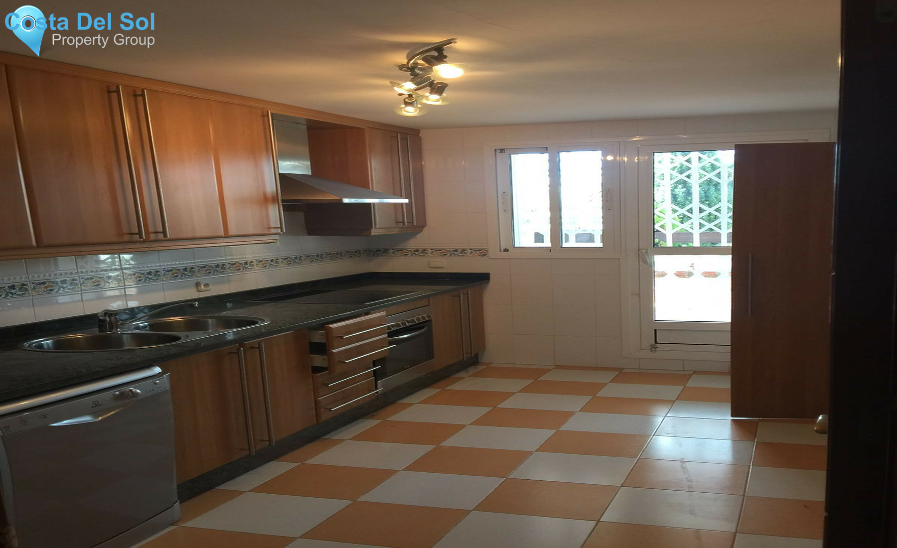 Middle Floor Apartment in Nueva Andalucía-1306492