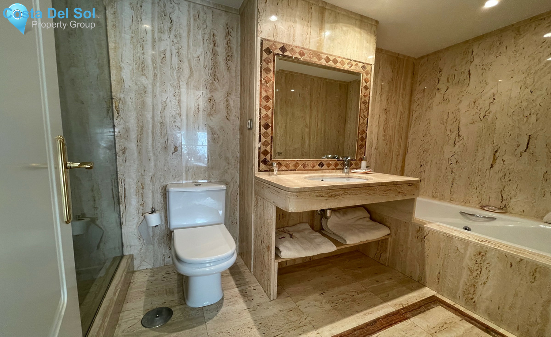 Middle Floor Apartment in Nueva Andalucía-1372029