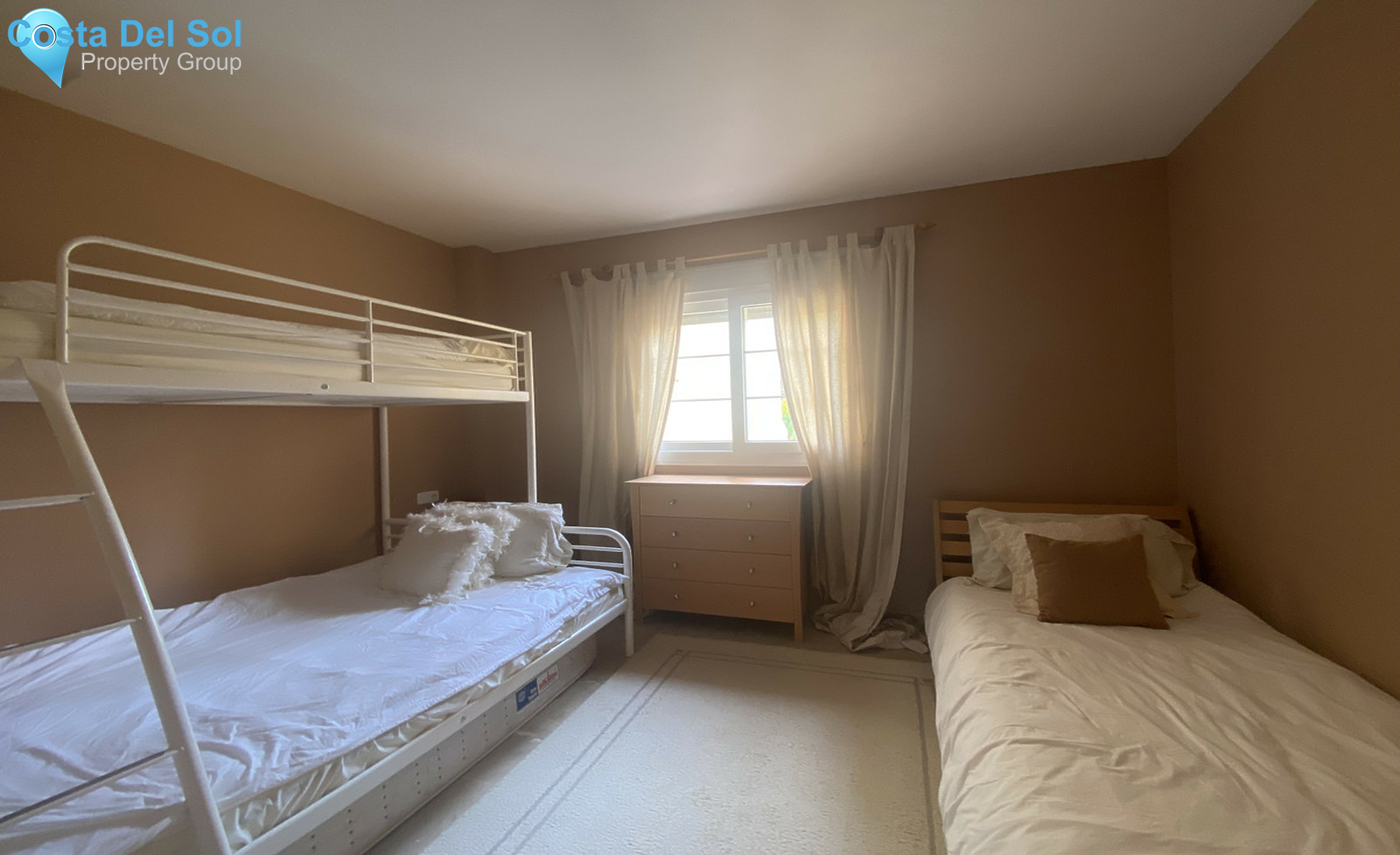 Middle Floor Apartment in Nueva Andalucía-1375826
