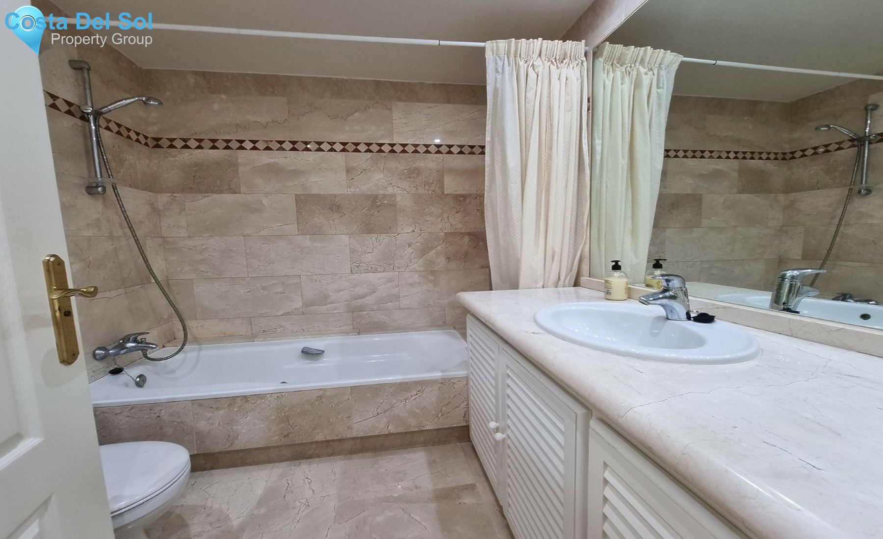Middle Floor Apartment in Nueva Andalucía-1383766