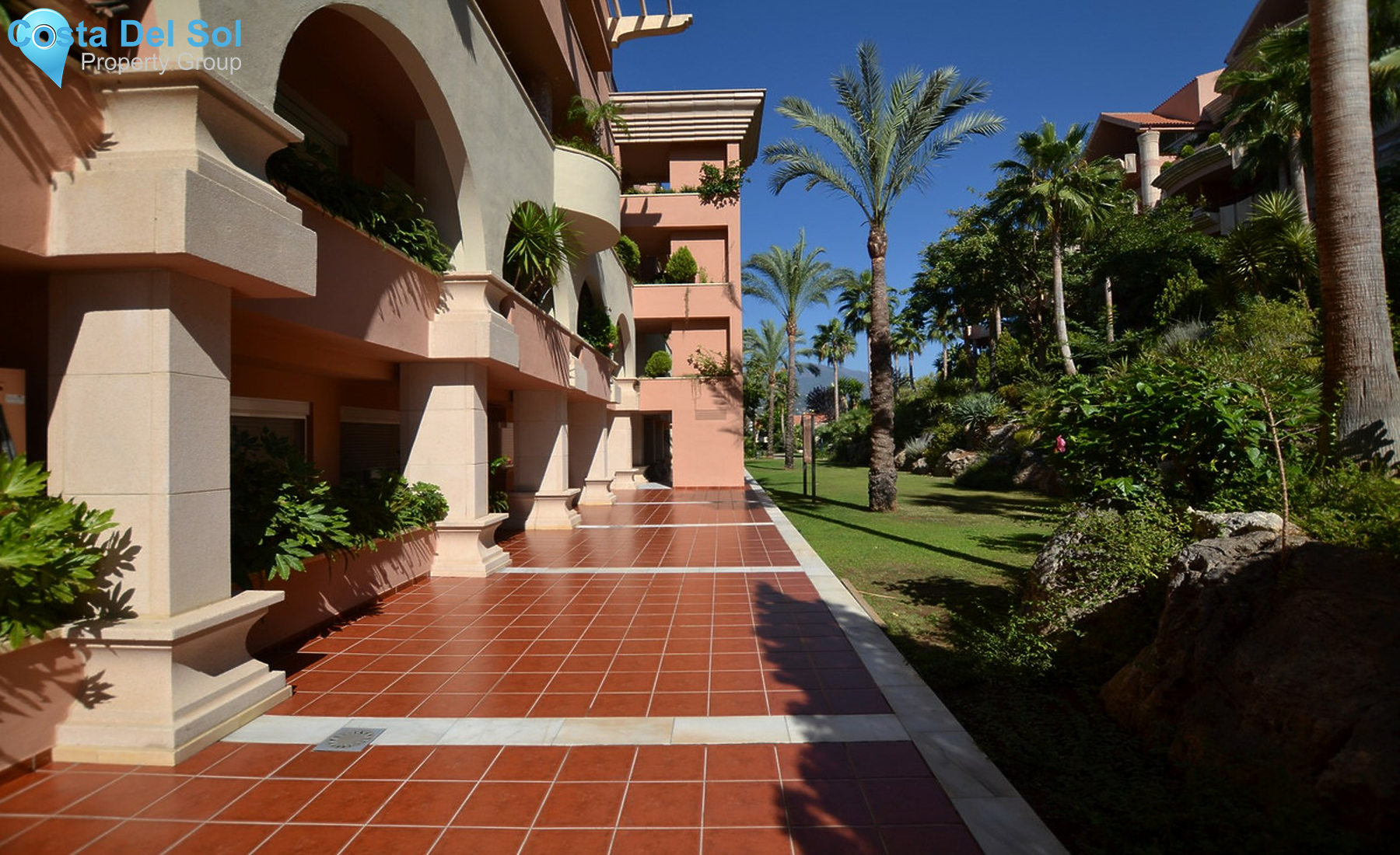 Middle Floor Apartment in Nueva Andalucía-1383753
