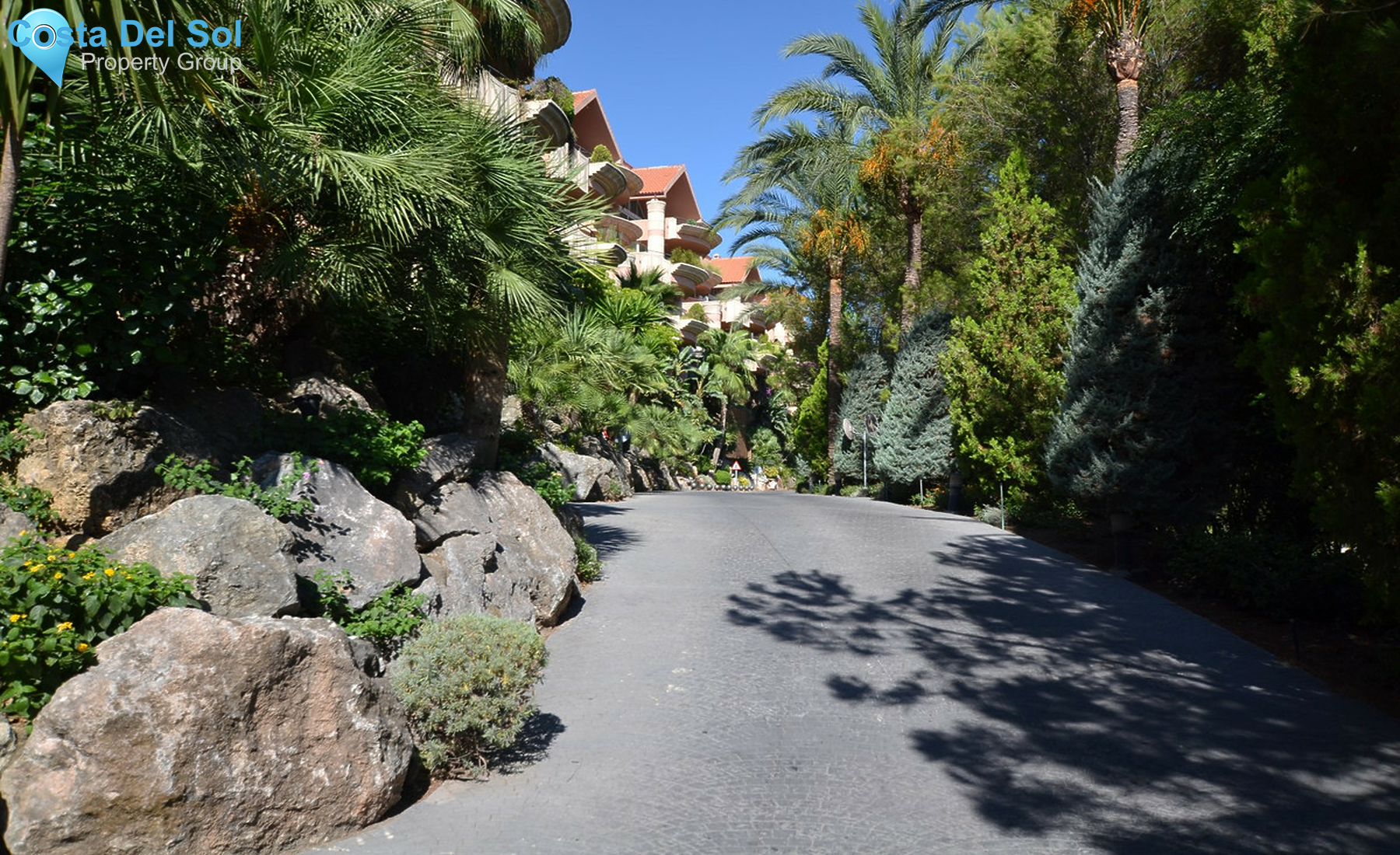 Middle Floor Apartment in Nueva Andalucía-1383754