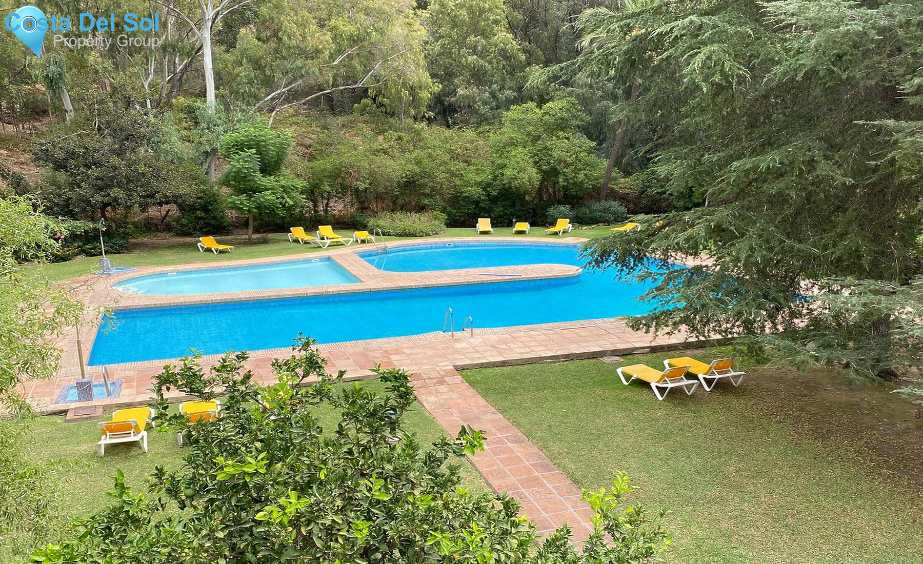 Middle Floor Apartment in Nueva Andalucía-1409470