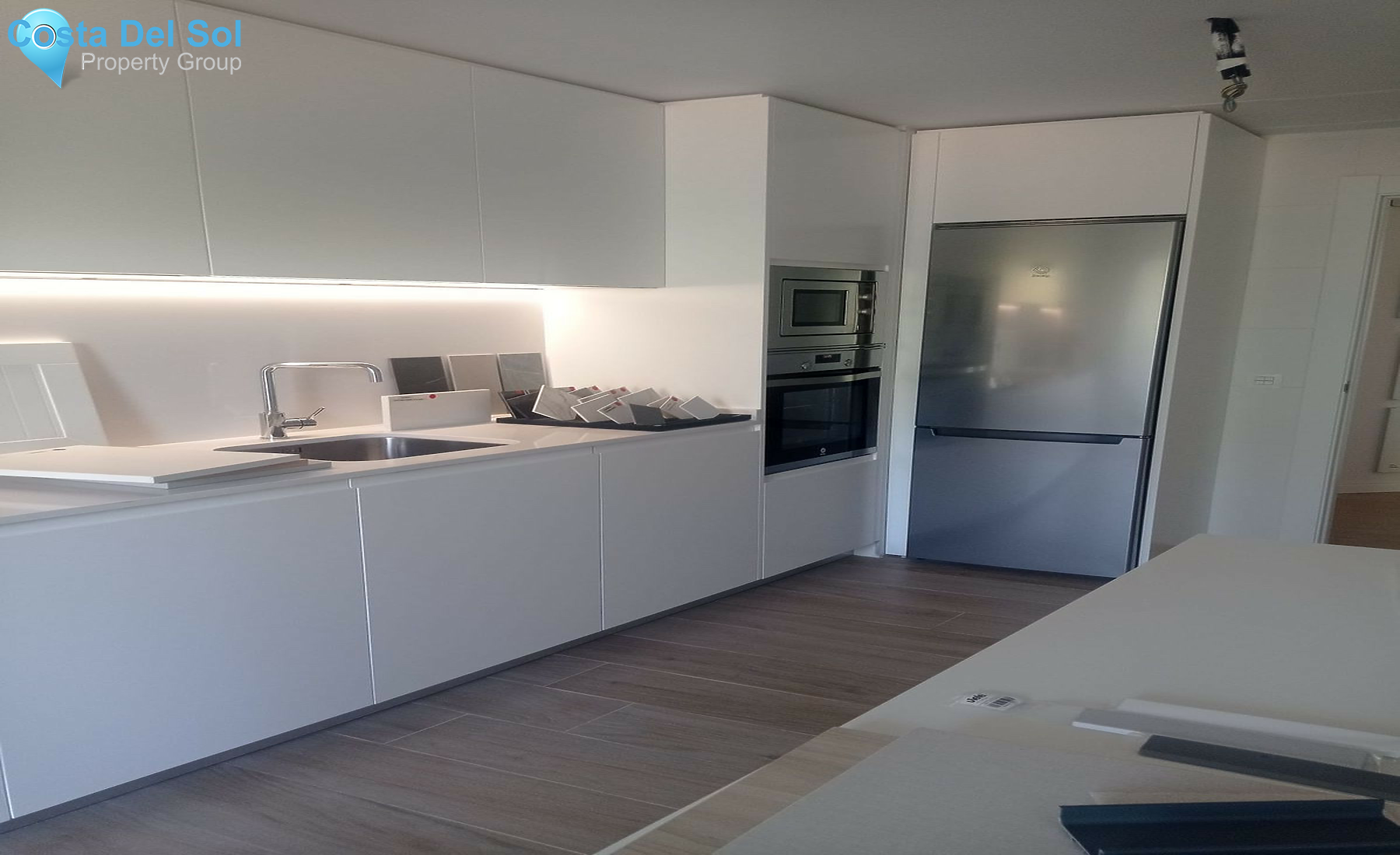Middle Floor Apartment in Nueva Andalucía-1410041