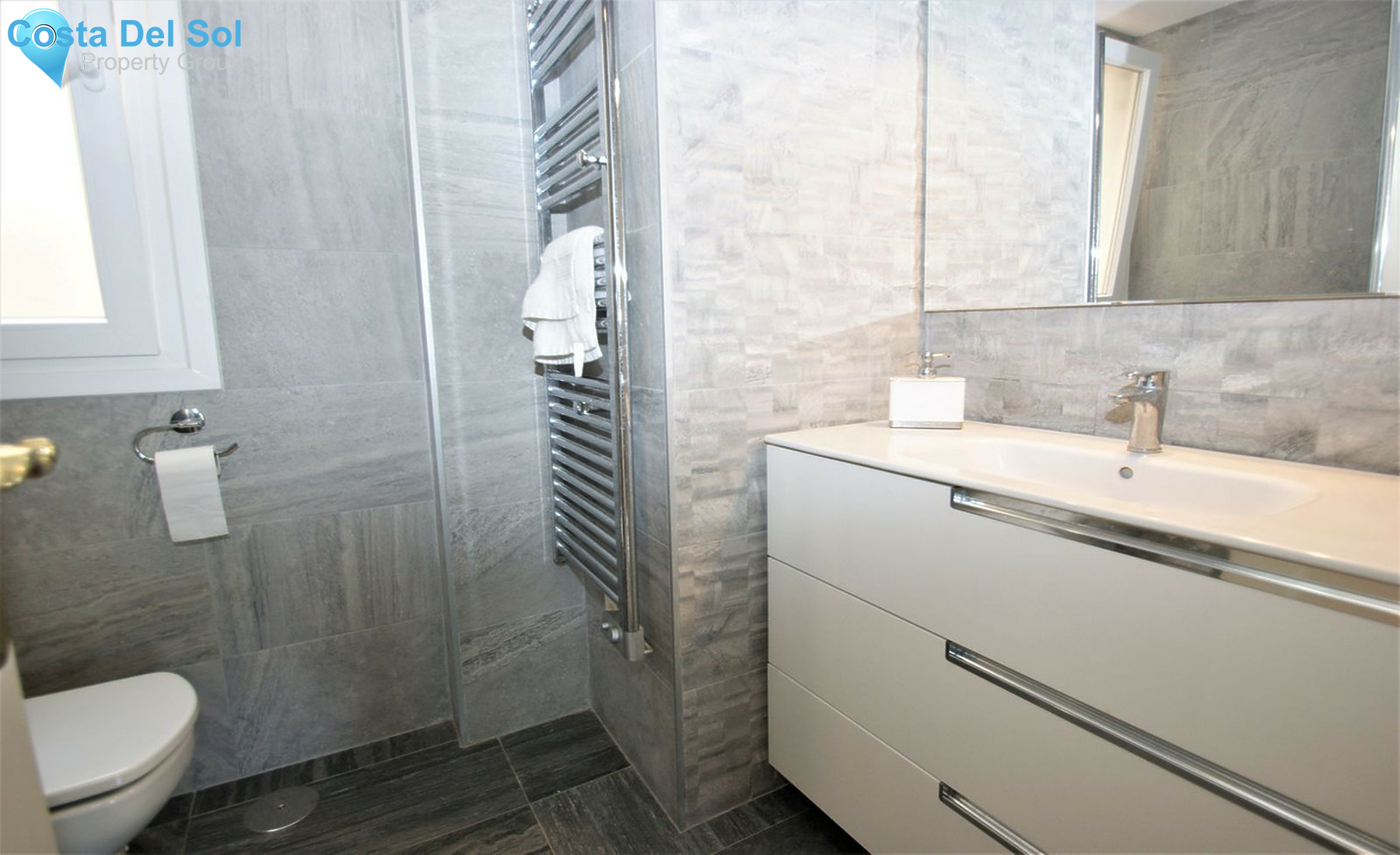 Middle Floor Apartment in Nueva Andalucía-1507061