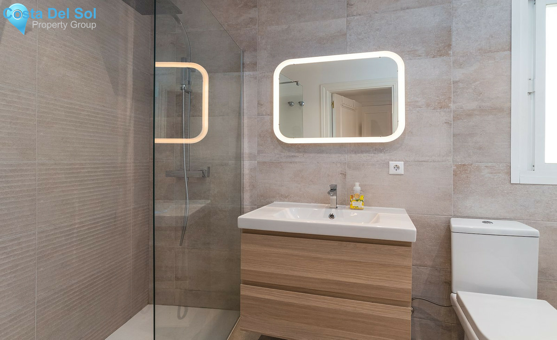 Middle Floor Apartment in Nueva Andalucía-1543696