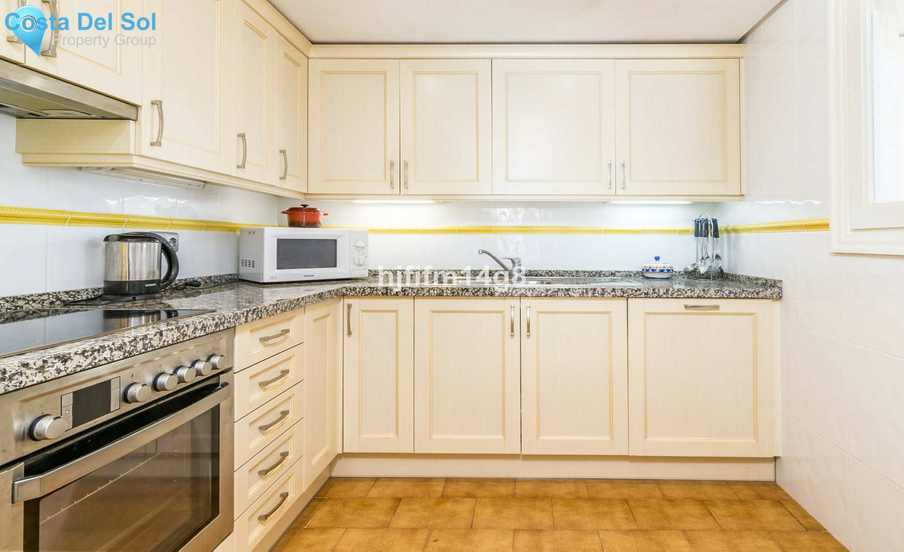 Middle Floor Apartment in Nueva Andalucía-1544063