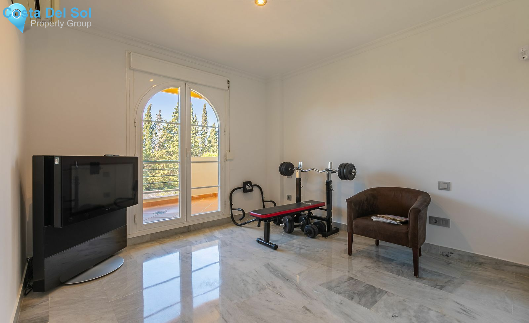 Middle Floor Apartment in Nueva Andalucía-1128600