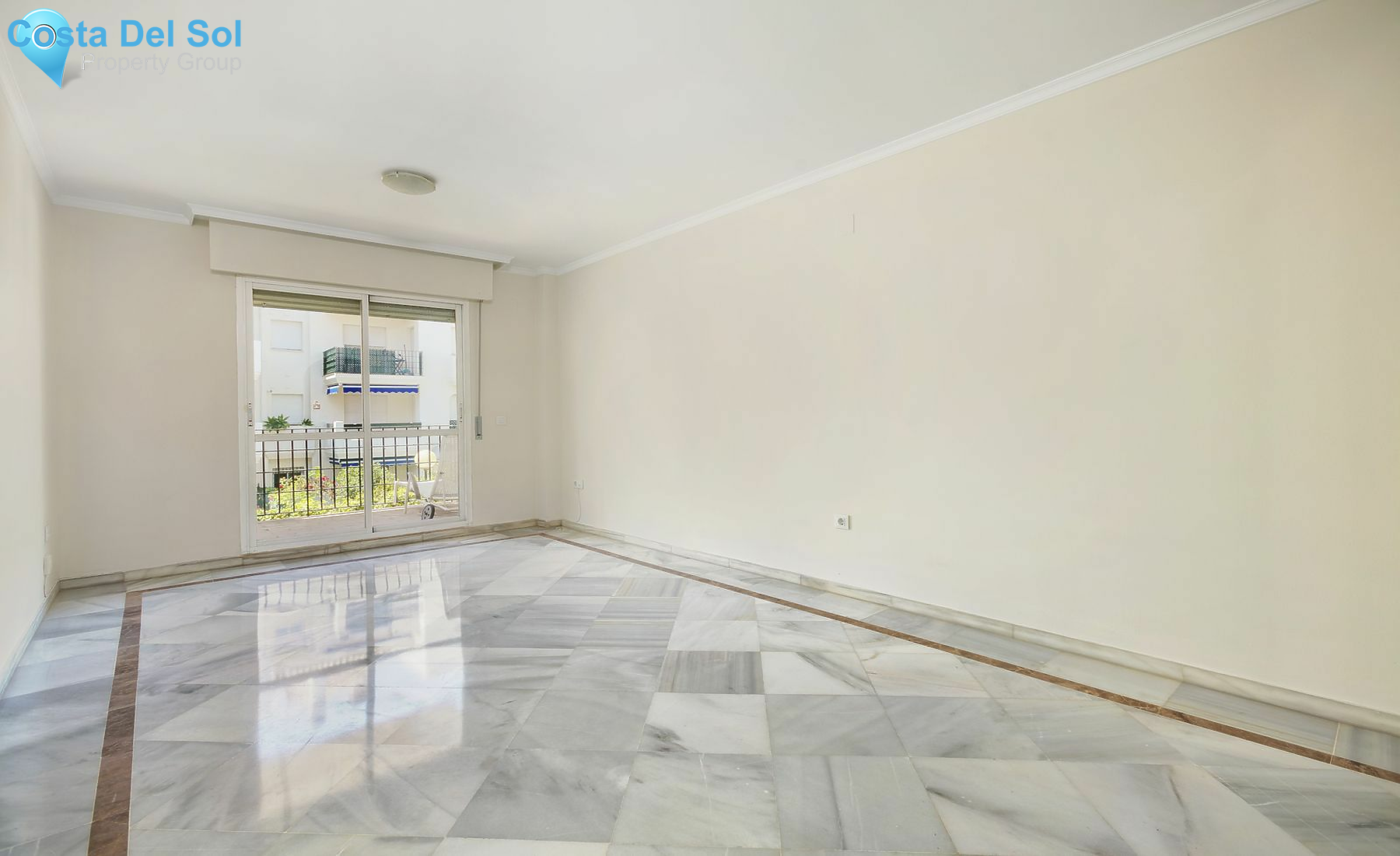 Middle Floor Apartment in Nueva Andalucía-1137534