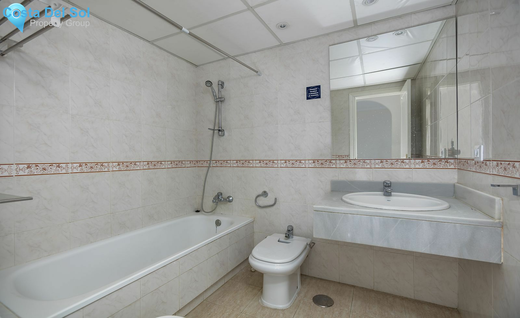 Middle Floor Apartment in Nueva Andalucía-1137536