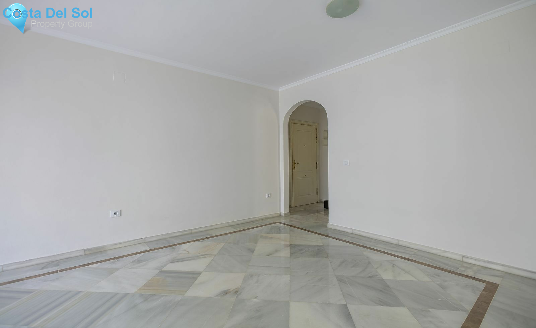 Middle Floor Apartment in Nueva Andalucía-1137542