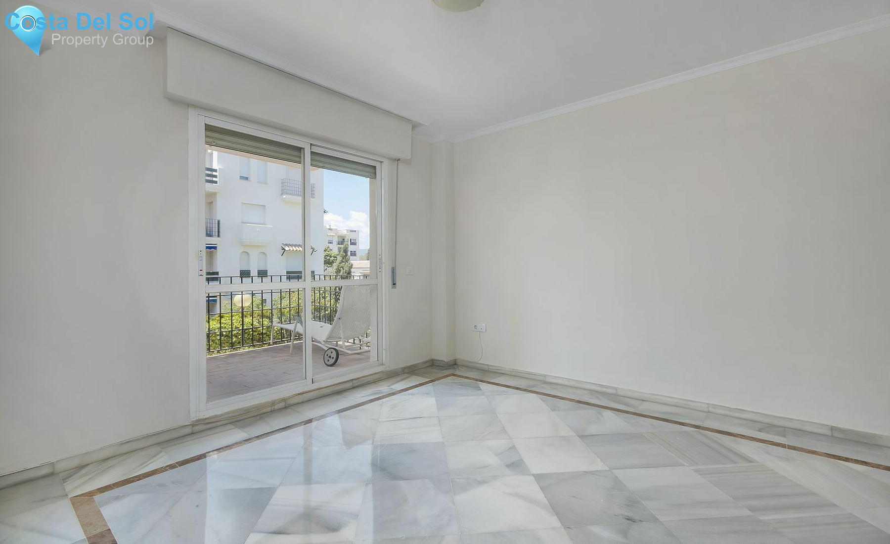 Middle Floor Apartment in Nueva Andalucía-1137527