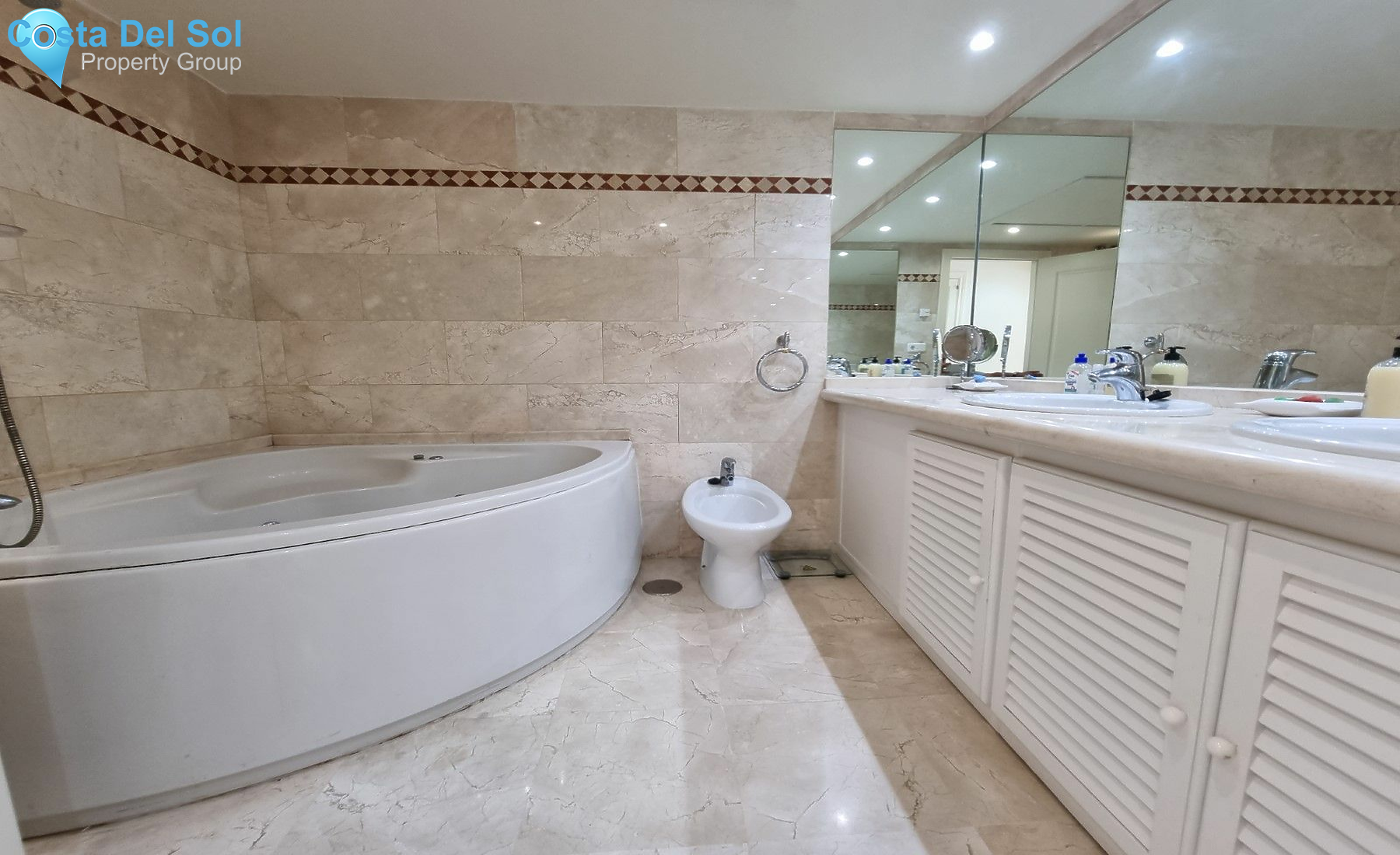Middle Floor Apartment in Nueva Andalucía-1140089