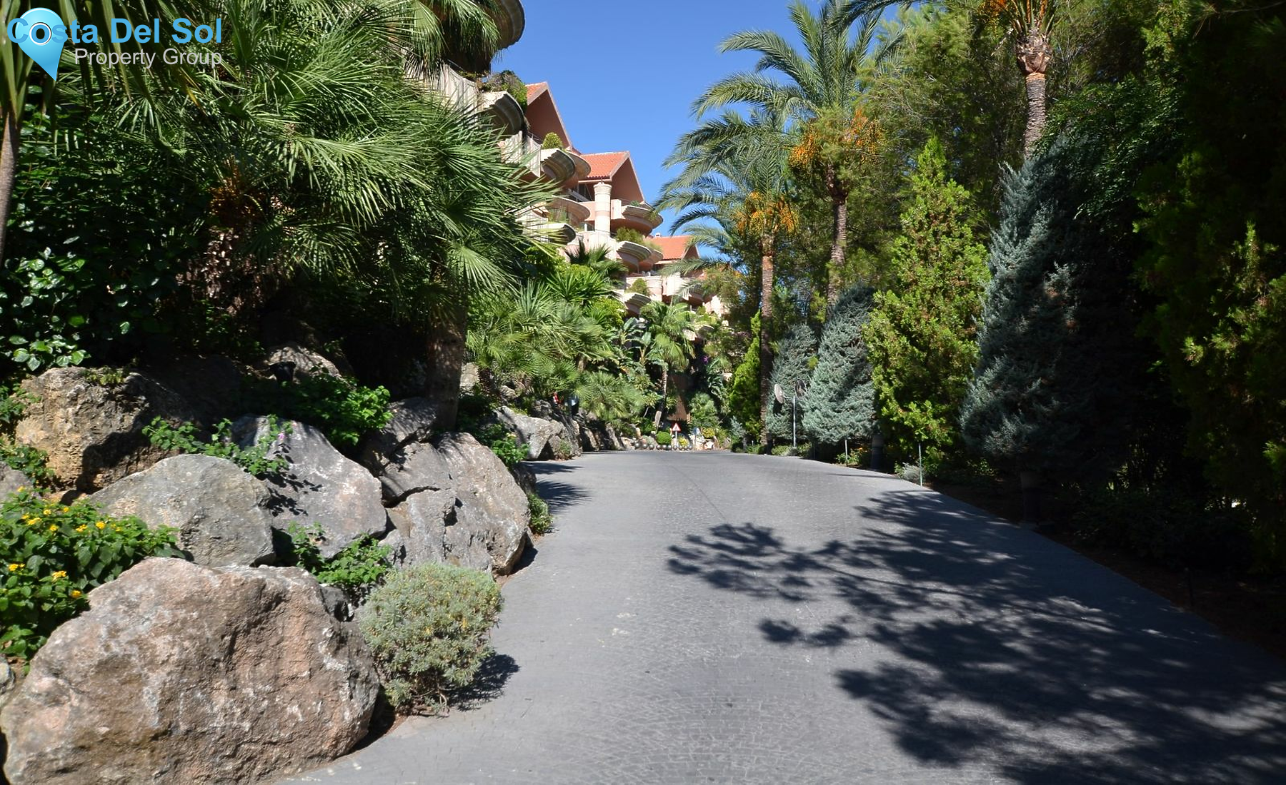 Middle Floor Apartment in Nueva Andalucía-1140092