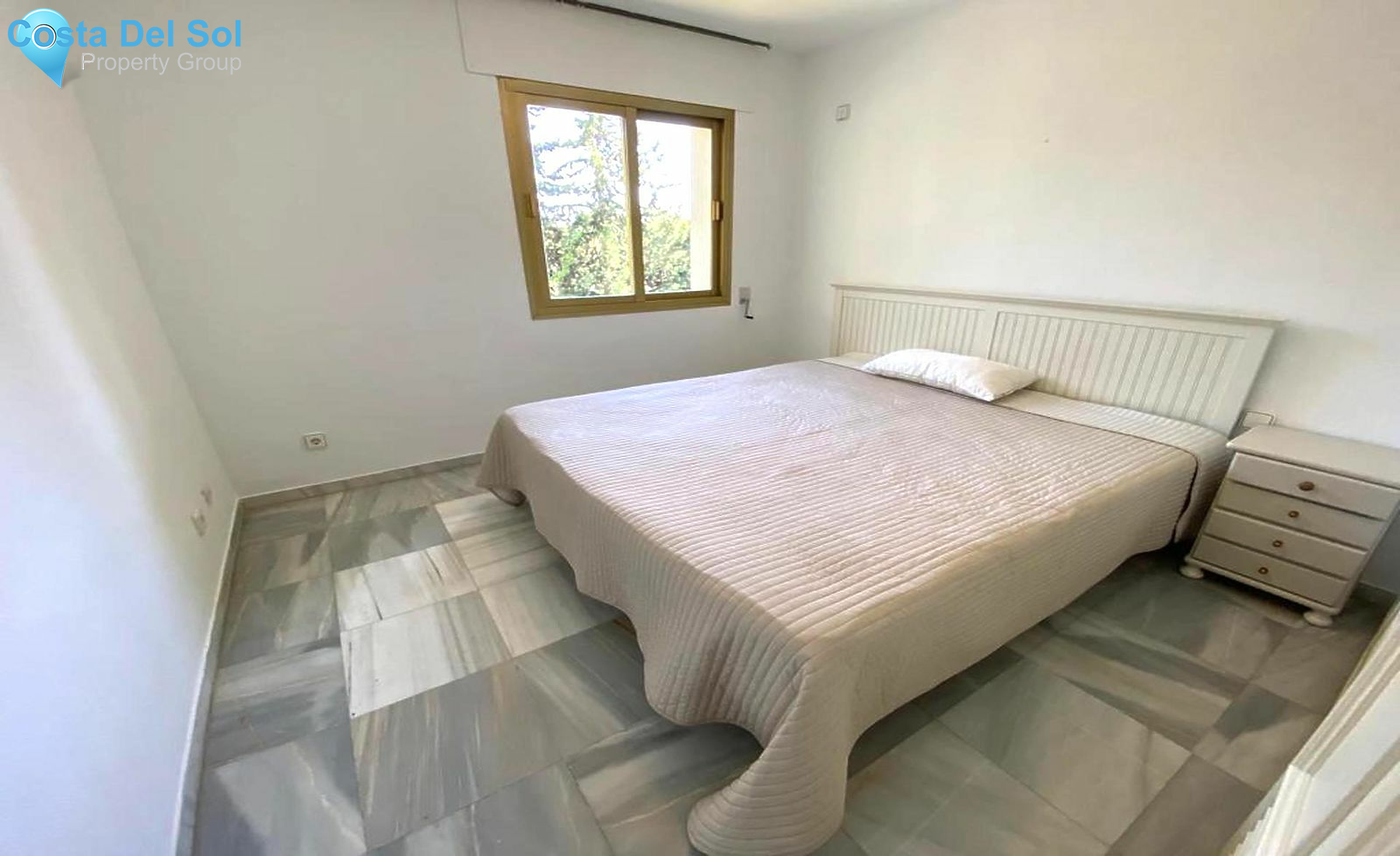 Middle Floor Apartment in Nueva Andalucía-1147422