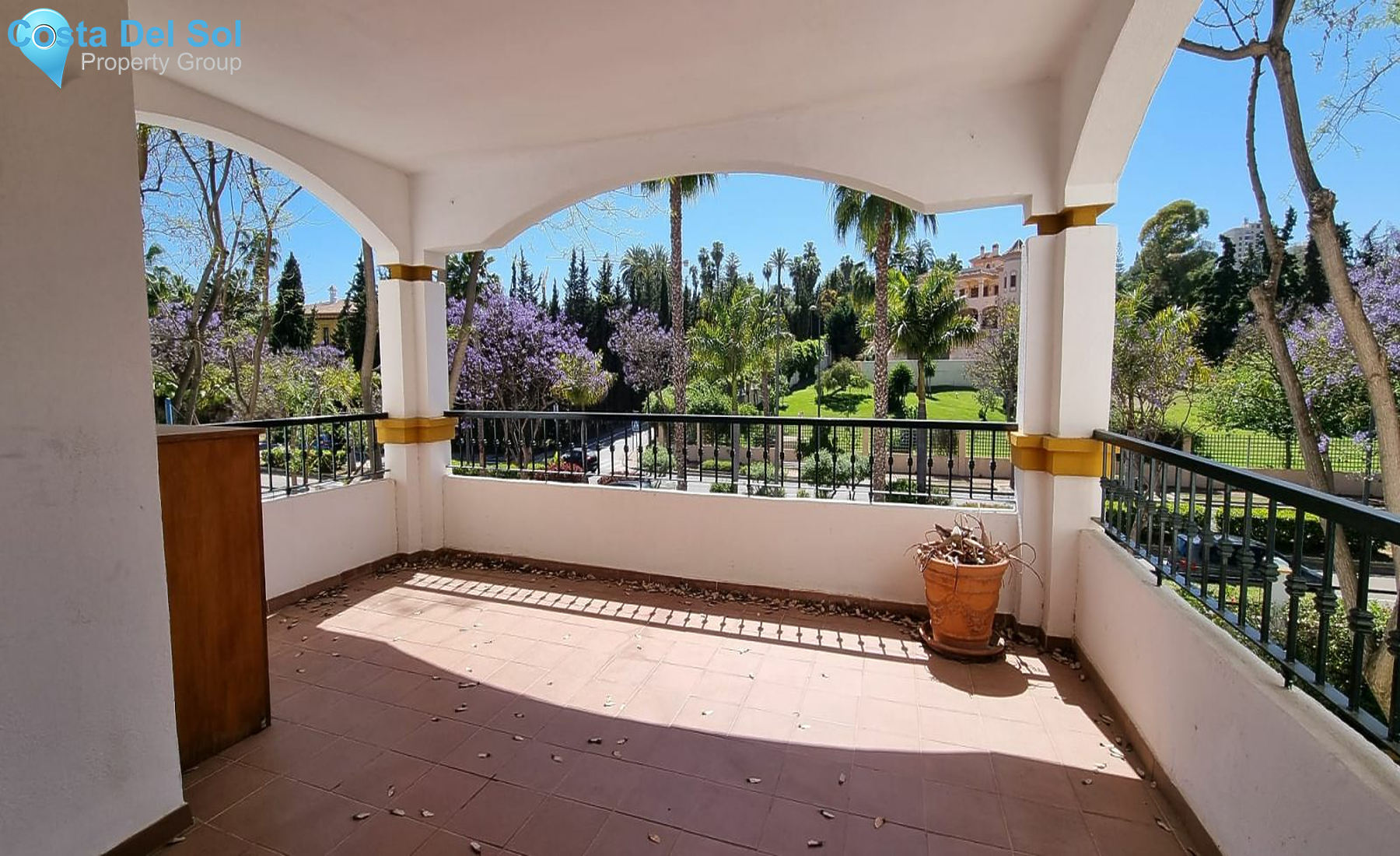 Middle Floor Apartment in Nueva Andalucía-1150041