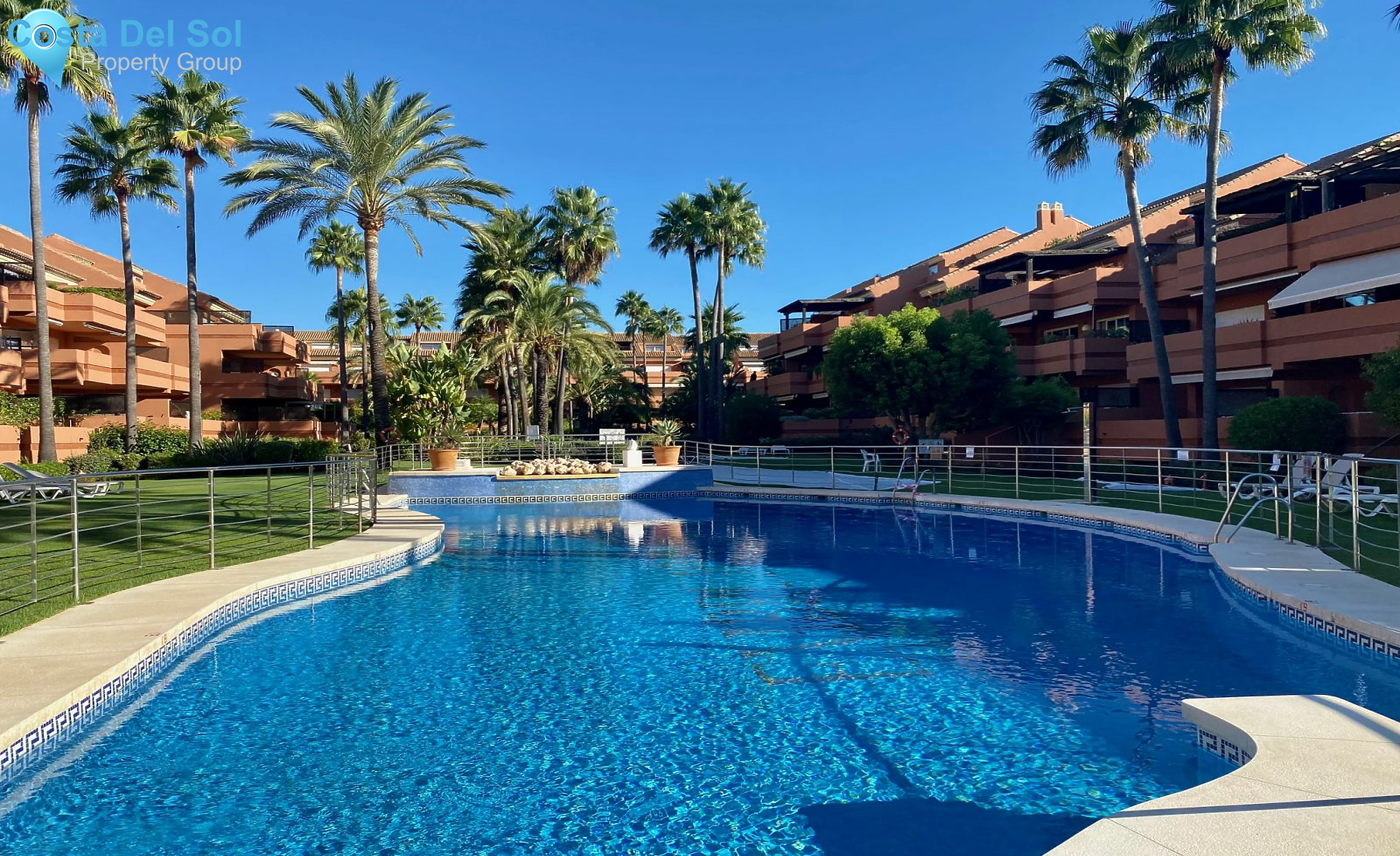 Middle Floor Apartment in Nueva Andalucía-1151636