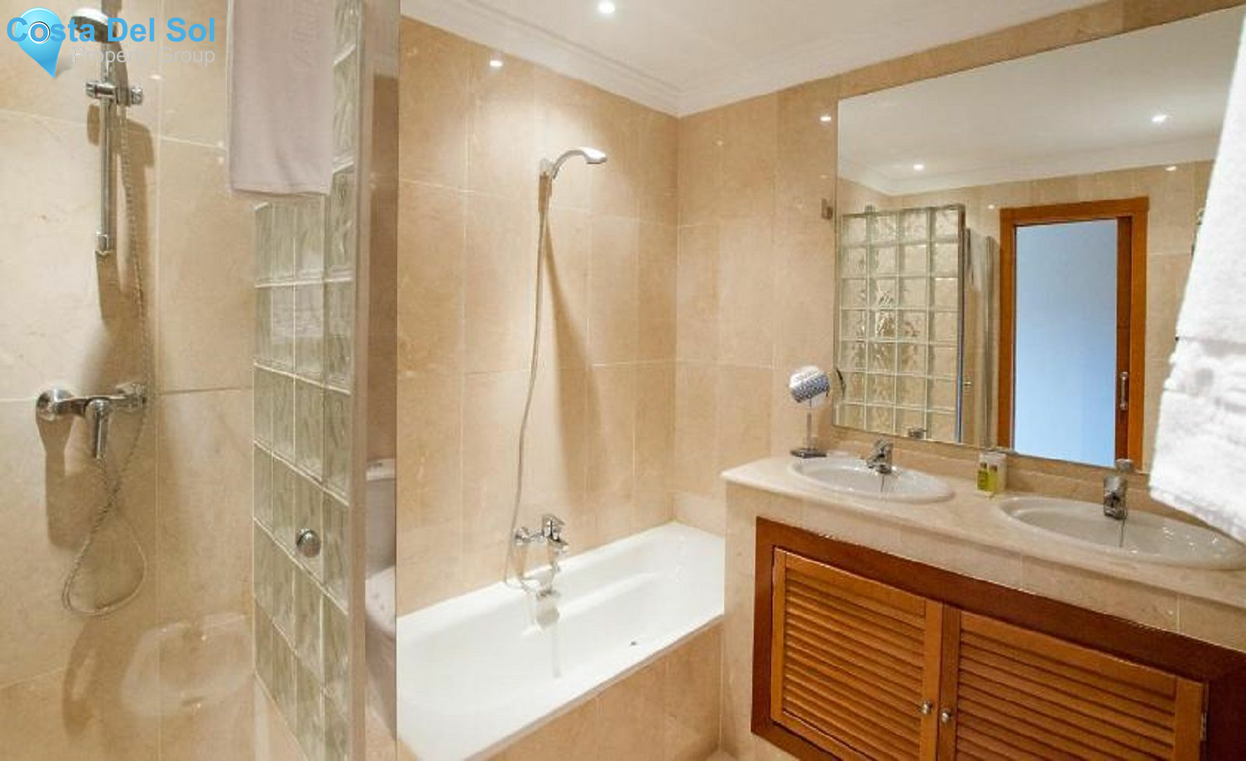Middle Floor Apartment in Nueva Andalucía-1156568