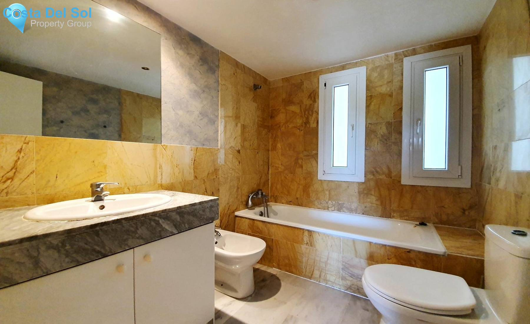 Middle Floor Apartment in Nueva Andalucía-1156734