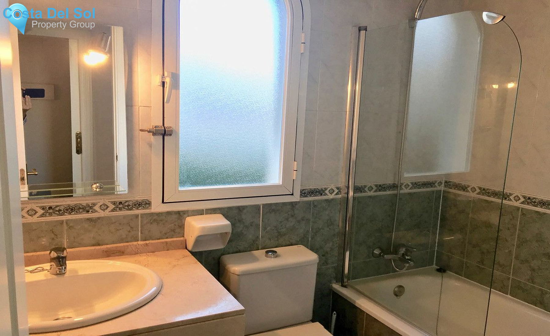 Middle Floor Apartment in Nueva Andalucía-1163486