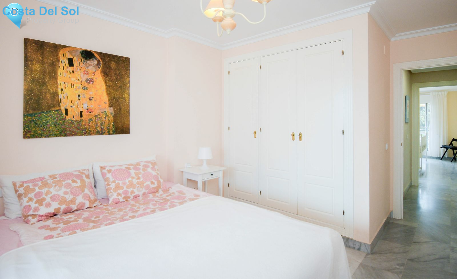 Middle Floor Apartment in Nueva Andalucía-1167159