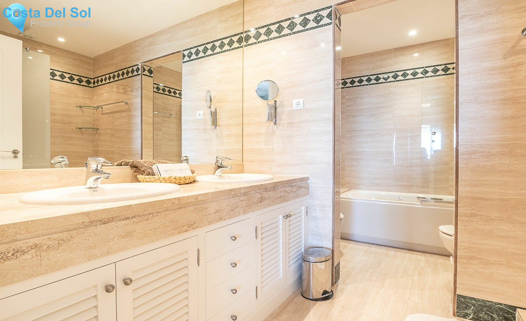 Middle Floor Apartment in Nueva Andalucía-1418834