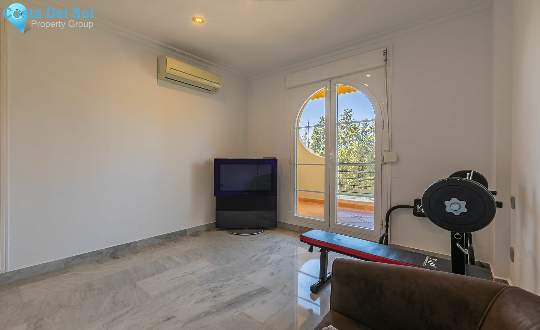 Middle Floor Apartment in Nueva Andalucía-1480727