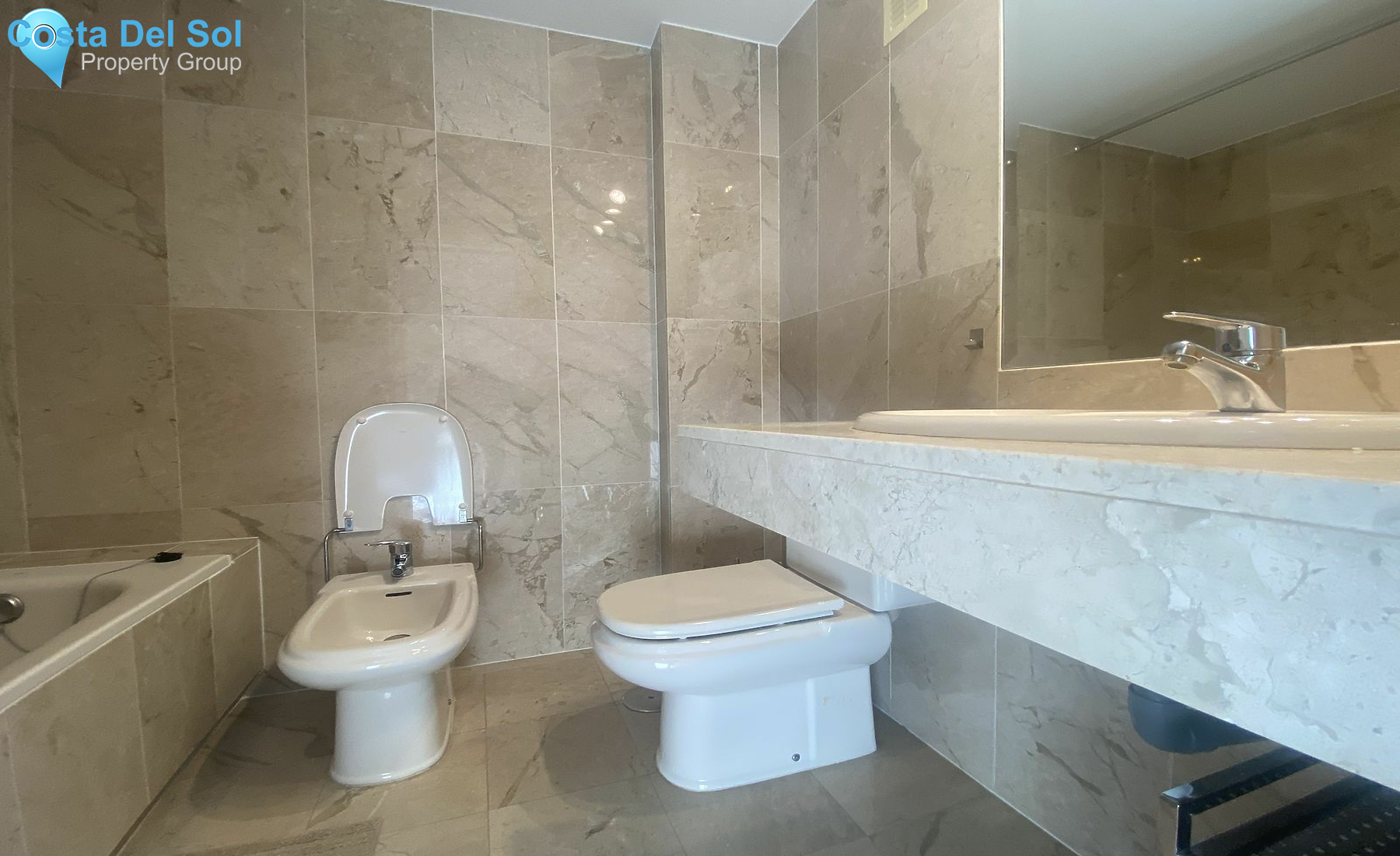Middle Floor Apartment in Nueva Andalucía-1494924