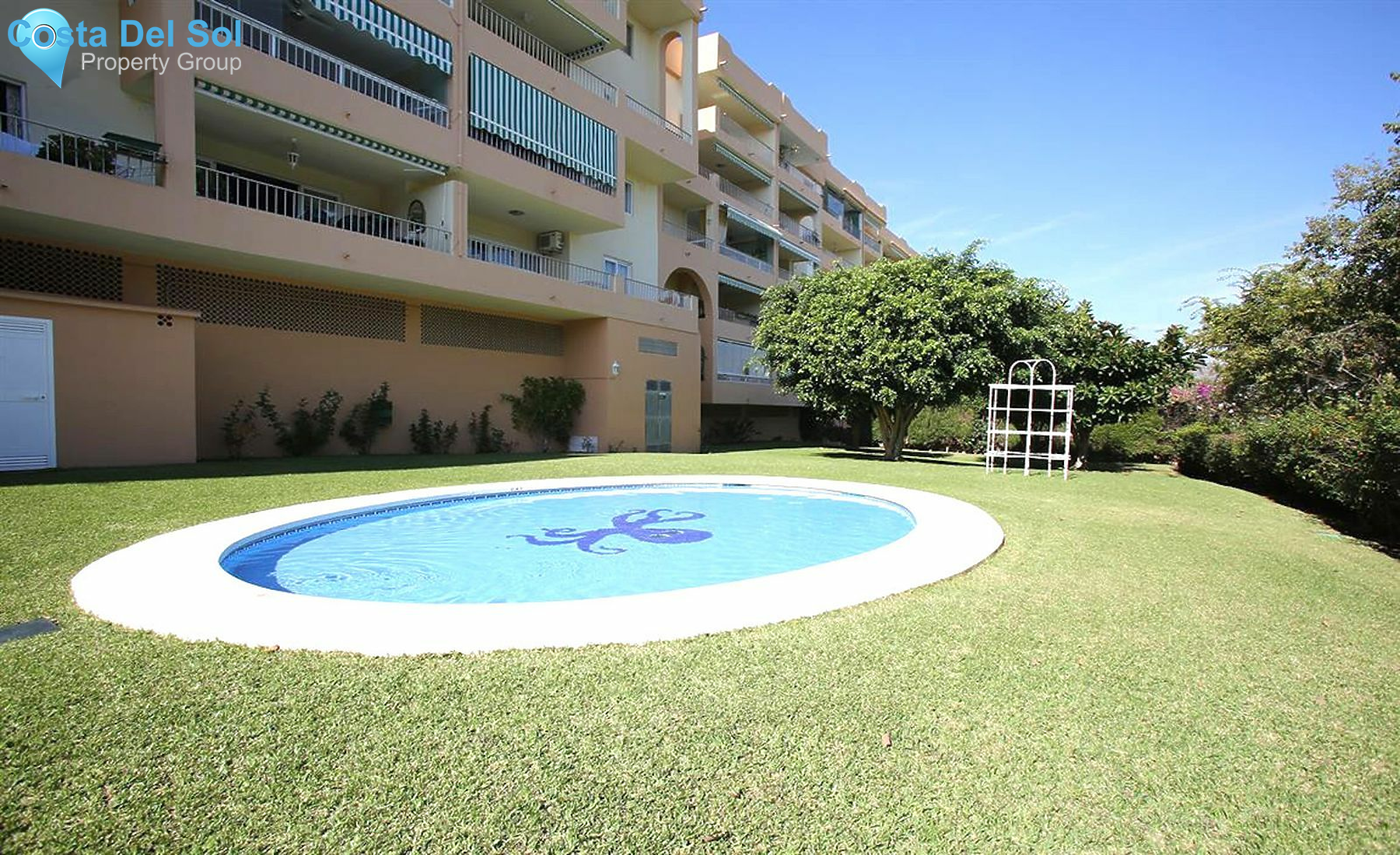 Middle Floor Apartment in Nueva Andalucía-1513944