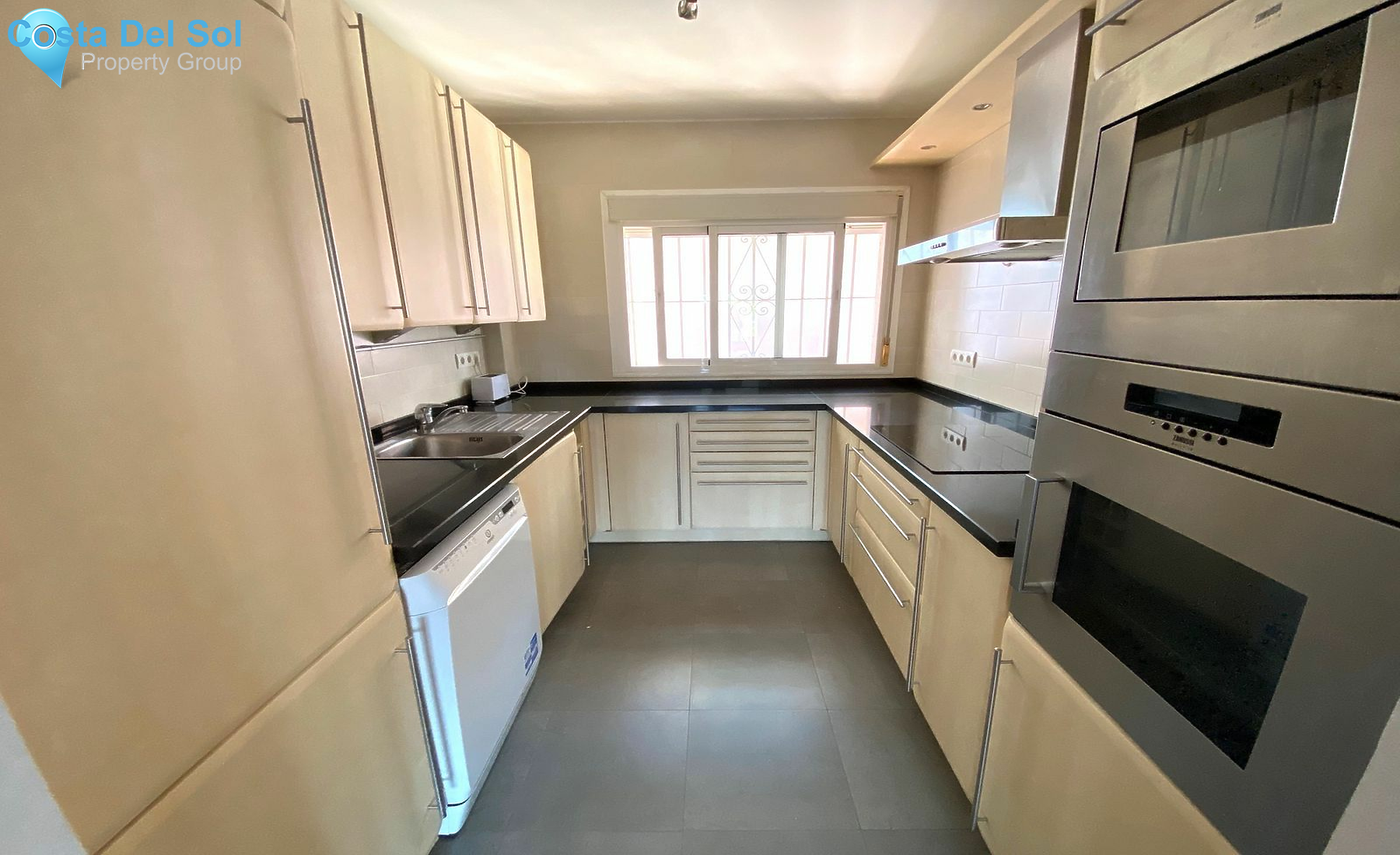 Middle Floor Apartment in Nueva Andalucía-1513951