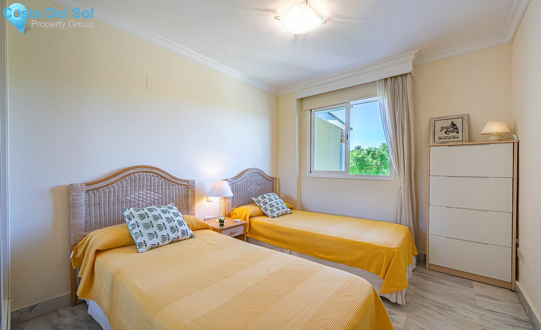 Middle Floor Apartment in Nueva Andalucía-1517425