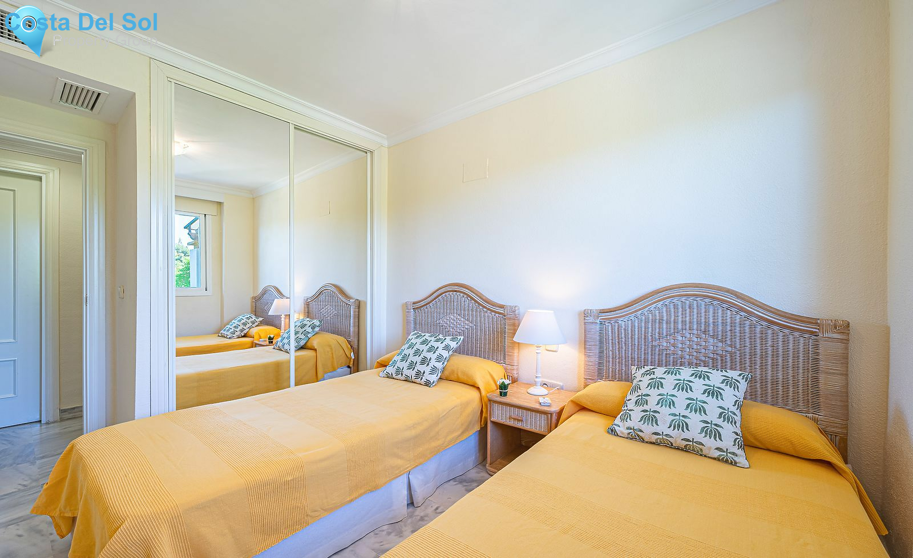 Middle Floor Apartment in Nueva Andalucía-1517426