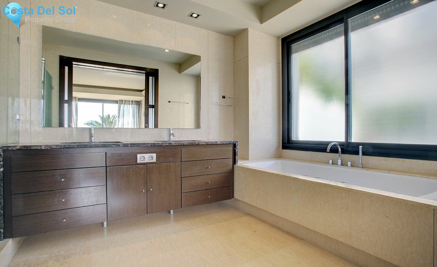 Middle Floor Apartment in Nueva Andalucía-1533947