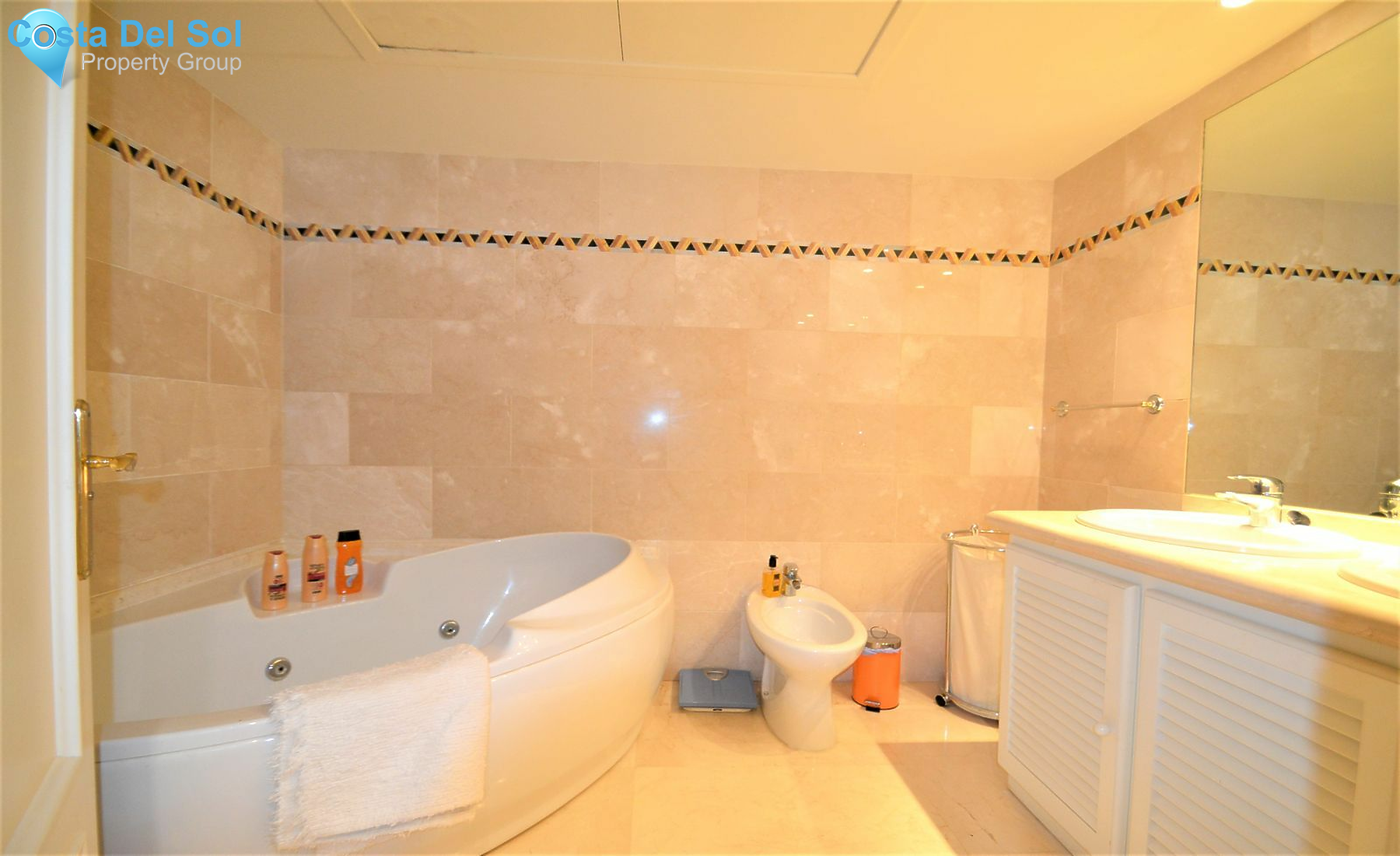 Middle Floor Apartment in Nueva Andalucía-1535381