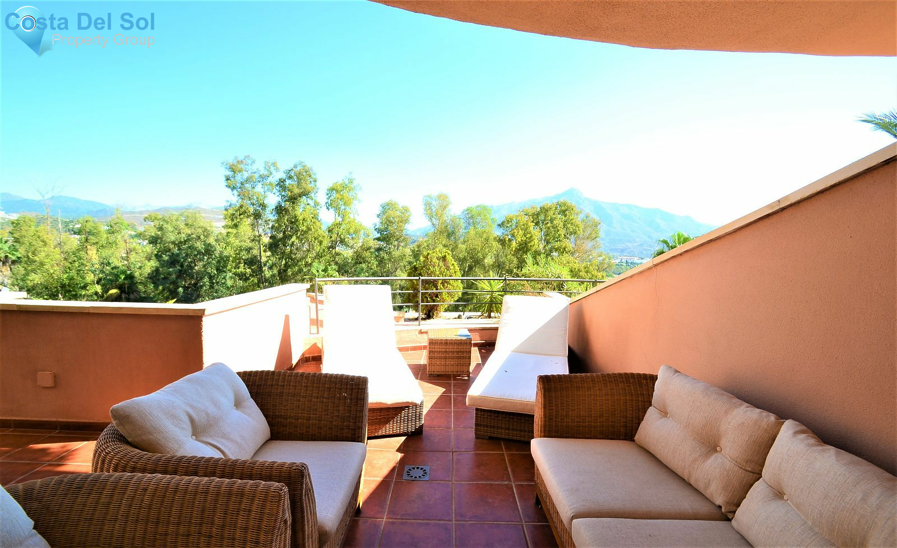 Middle Floor Apartment in Nueva Andalucía-1535386