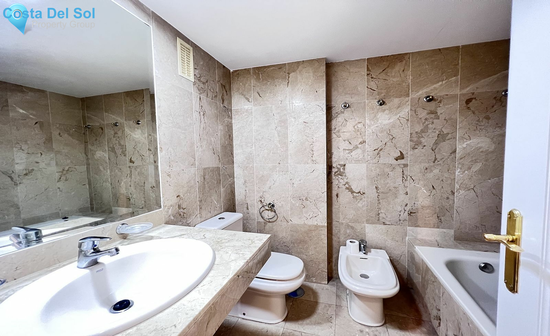 Middle Floor Apartment in Nueva Andalucía-1549538