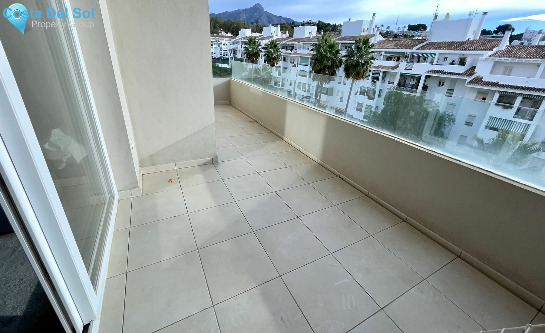 Middle Floor Apartment in Nueva Andalucía-1551430