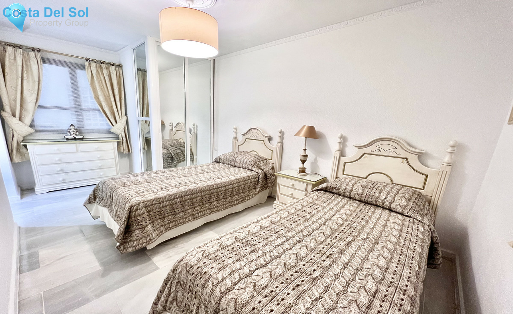 Middle Floor Apartment in Puerto Banús-1288876