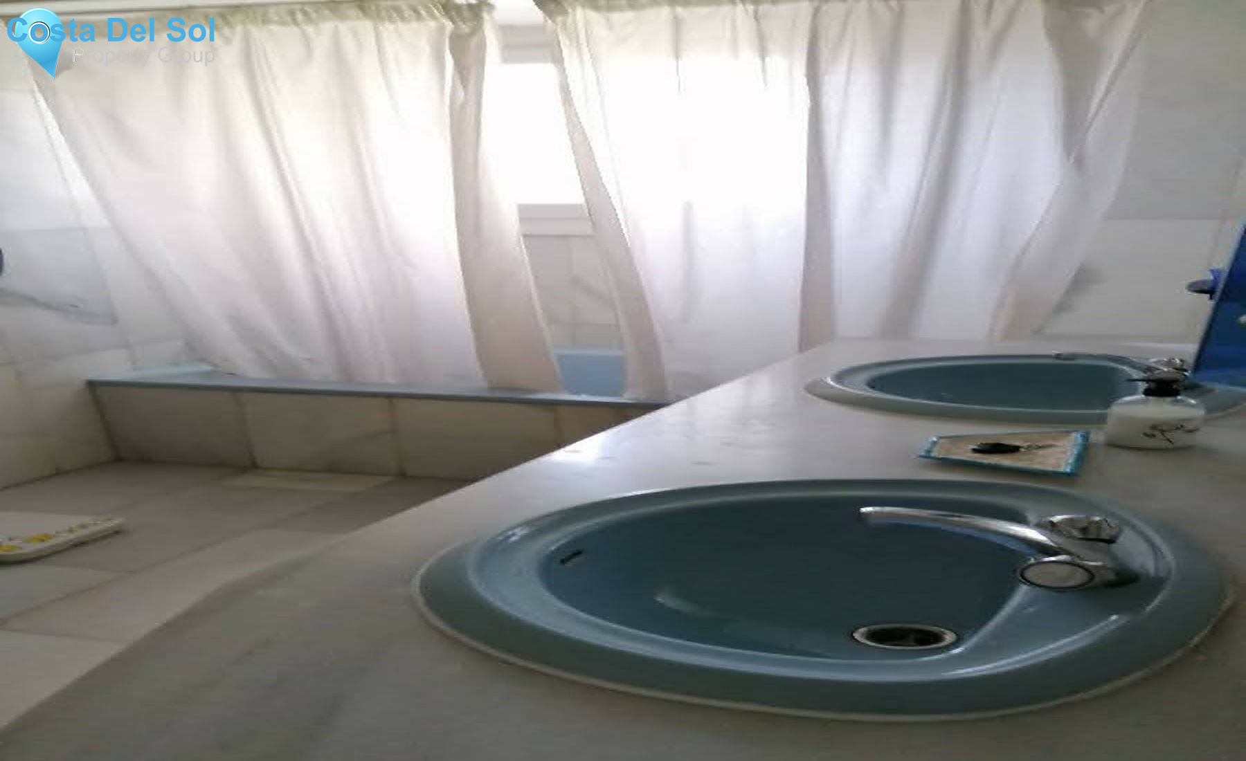 Middle Floor Apartment in Puerto Banús