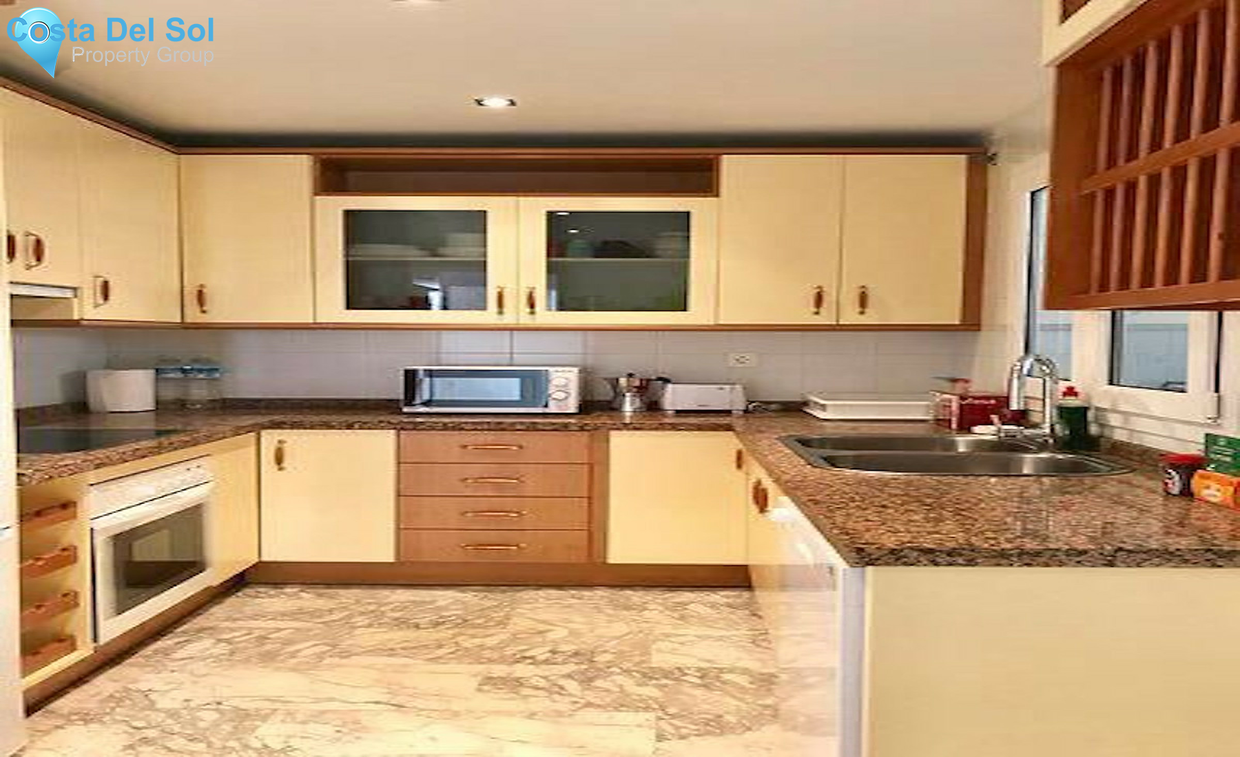 Middle Floor Apartment in Puerto Banús-1335935