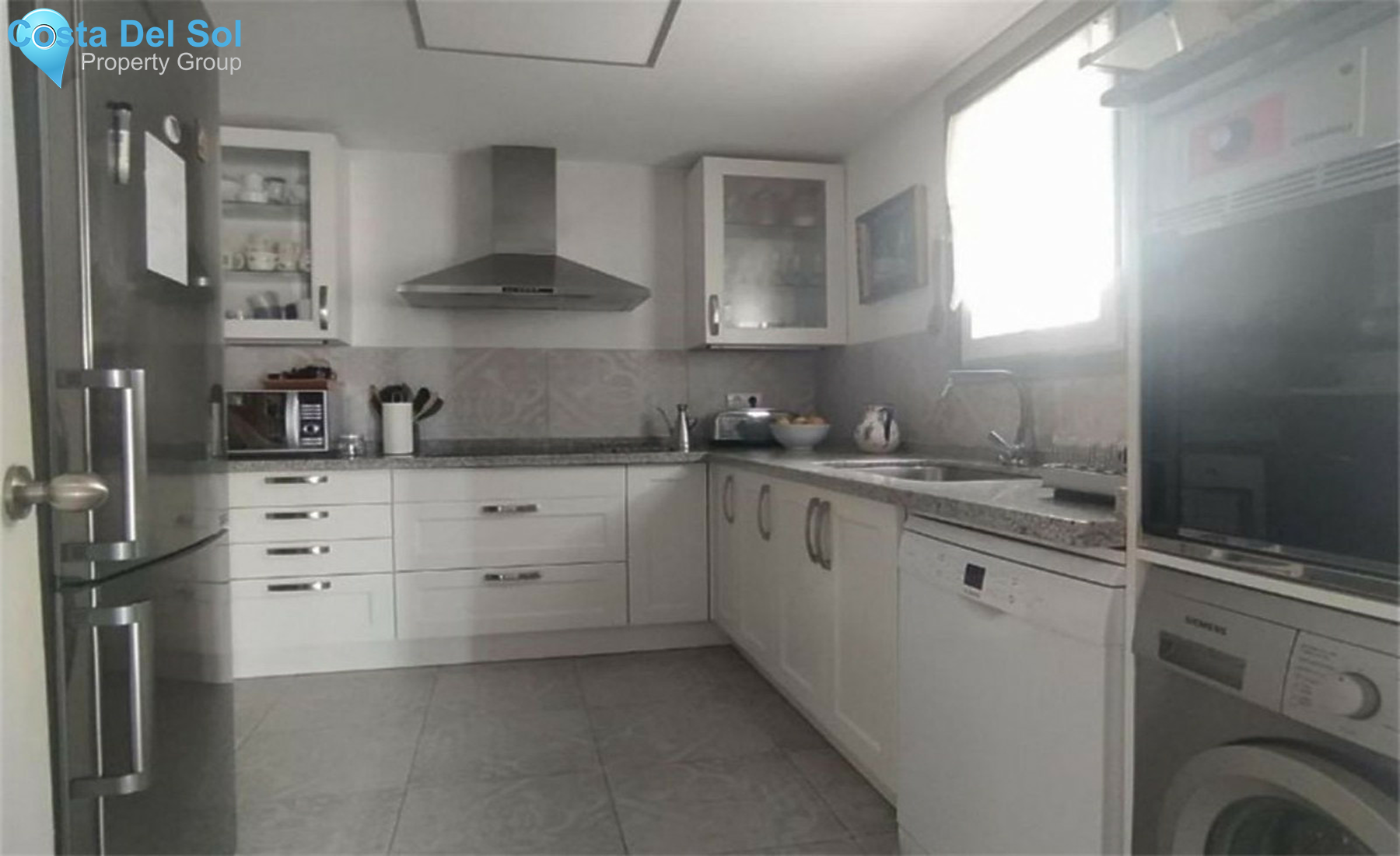 Middle Floor Apartment in Puerto Banús-1368015