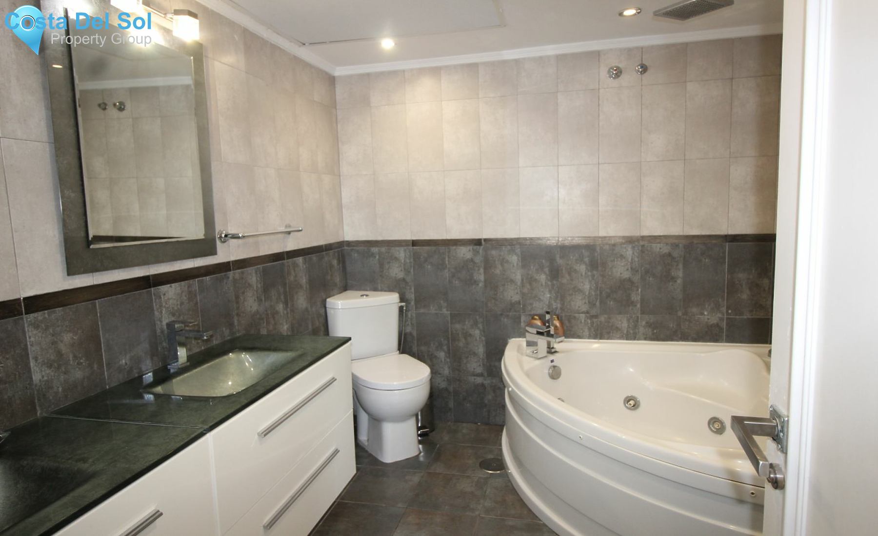 Middle Floor Apartment in Puerto Banús-1130153