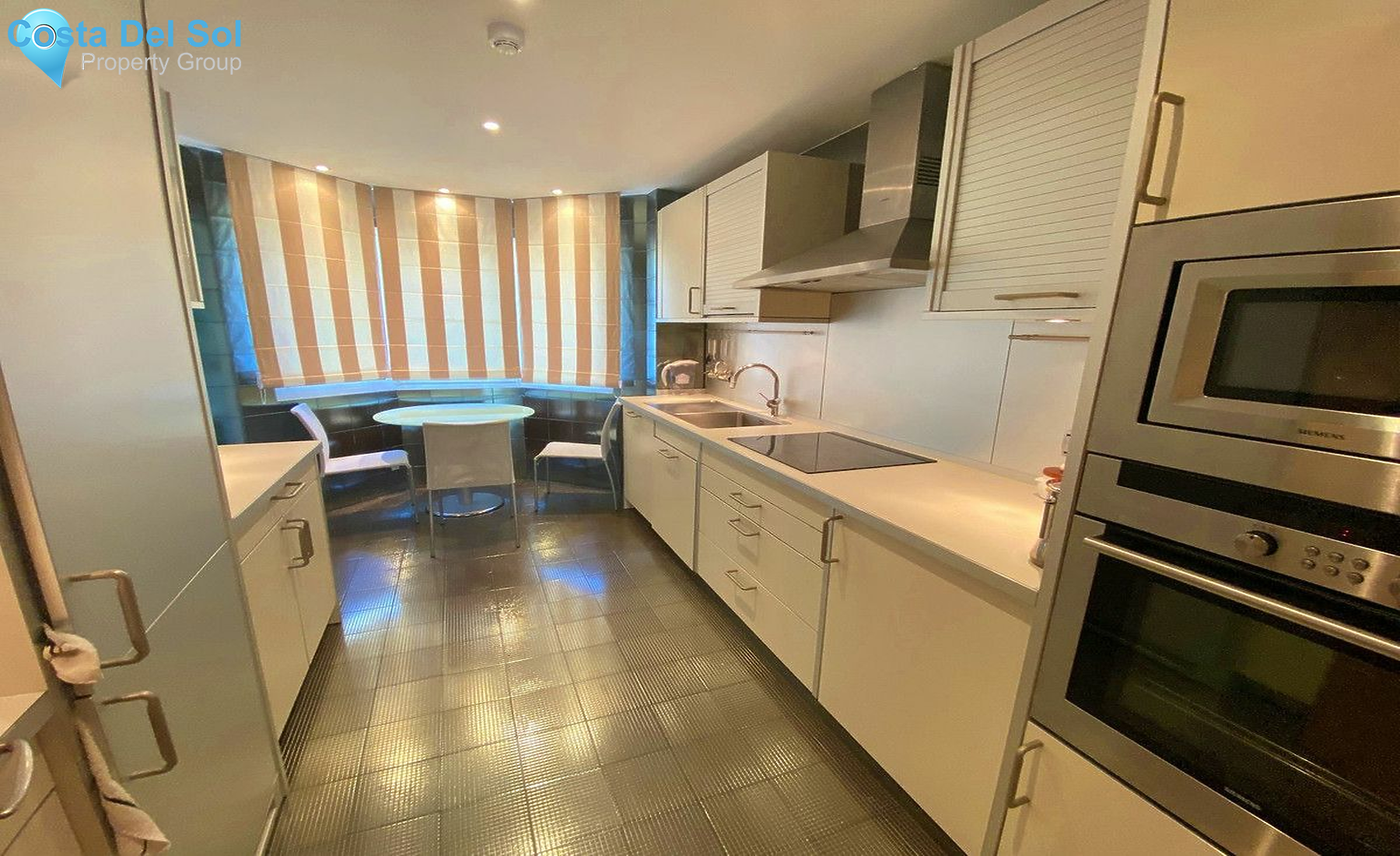 Middle Floor Apartment in Puerto Banús-1163526
