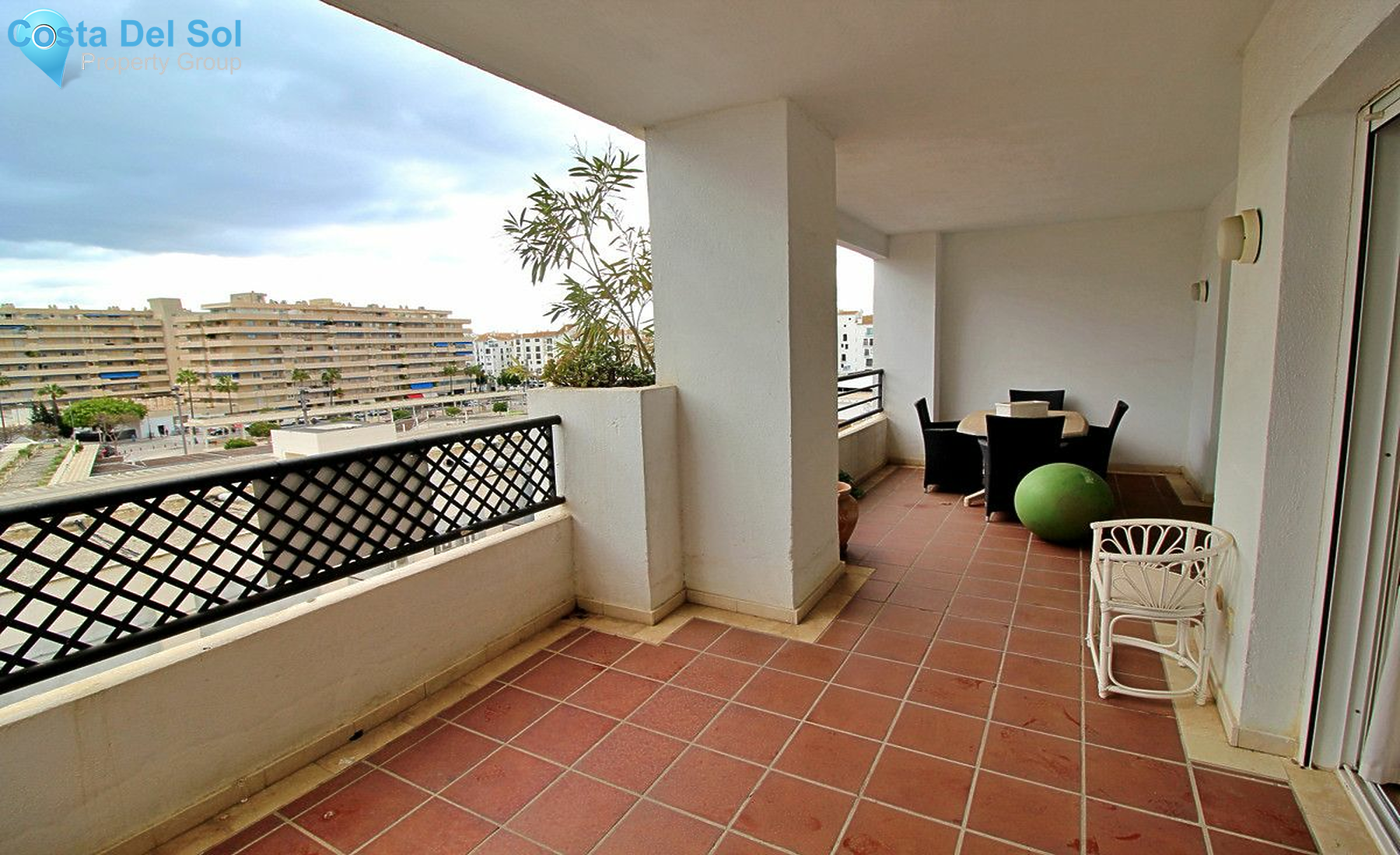 Middle Floor Apartment in Puerto Banús-1163608