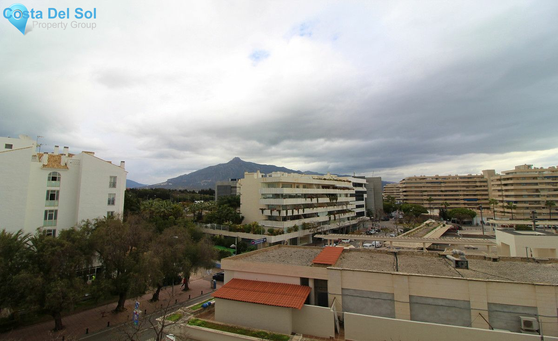 Middle Floor Apartment in Puerto Banús-1163610