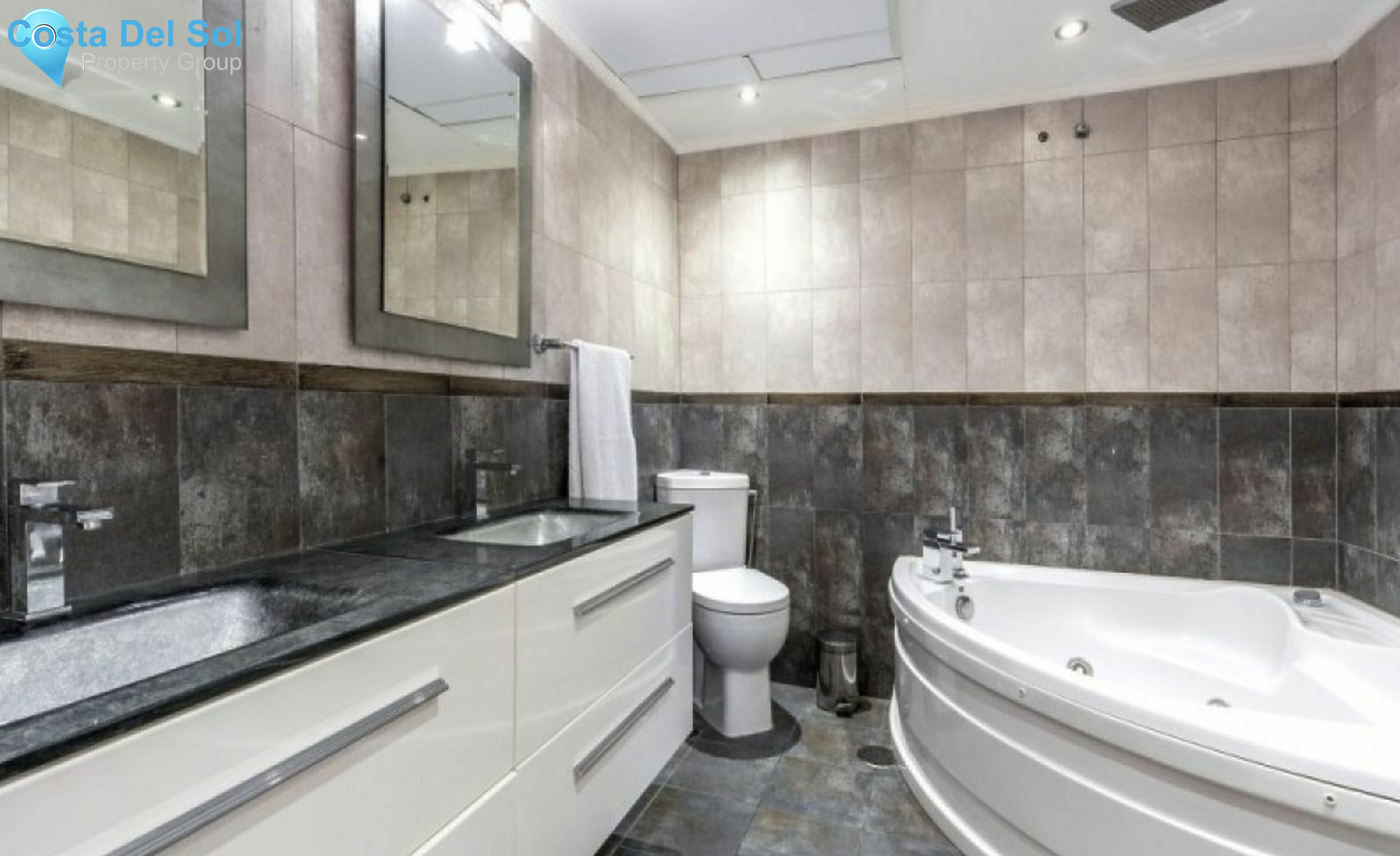 Middle Floor Apartment in Puerto Banús-1170620