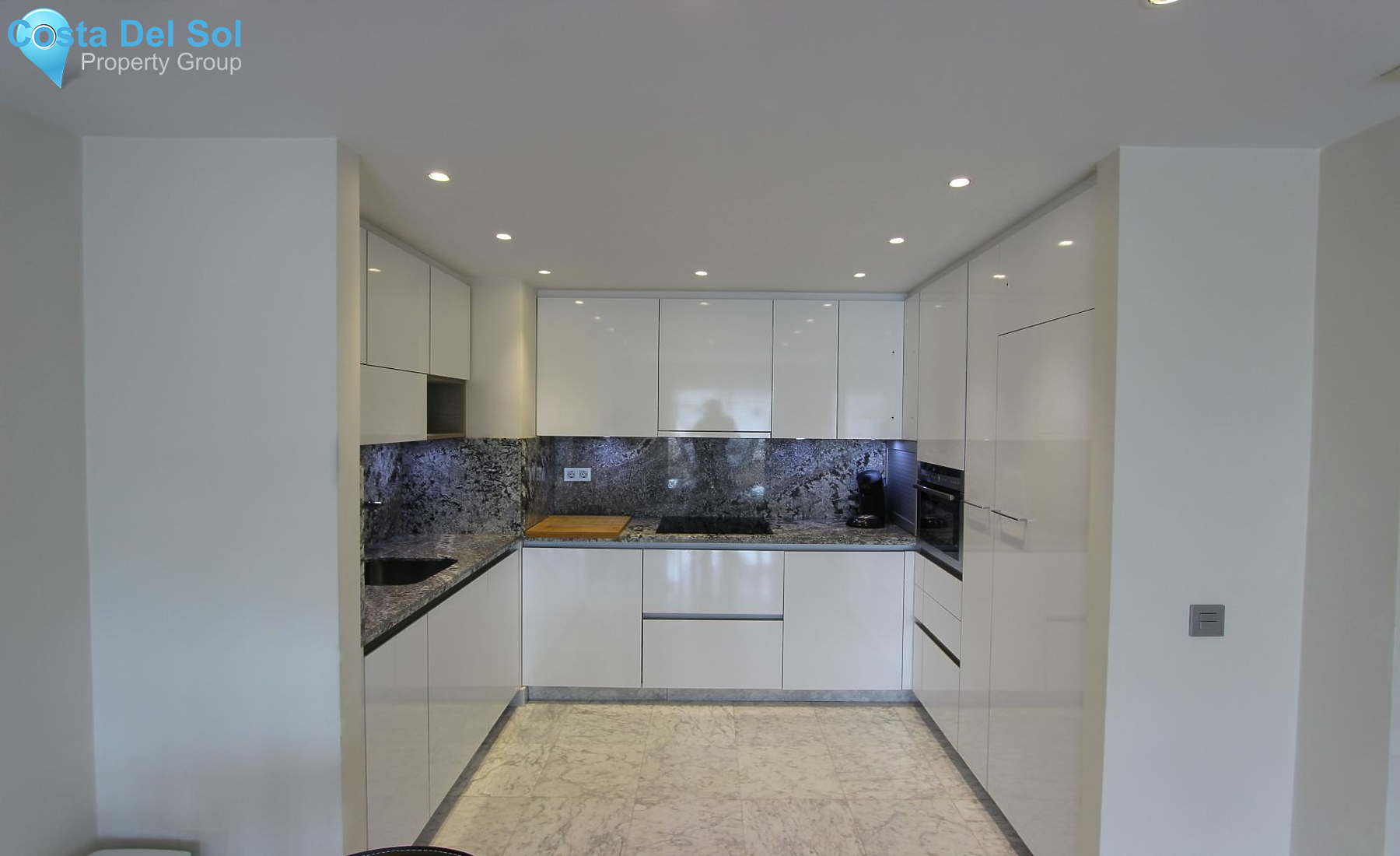 Middle Floor Apartment in Puerto Banús-1178916
